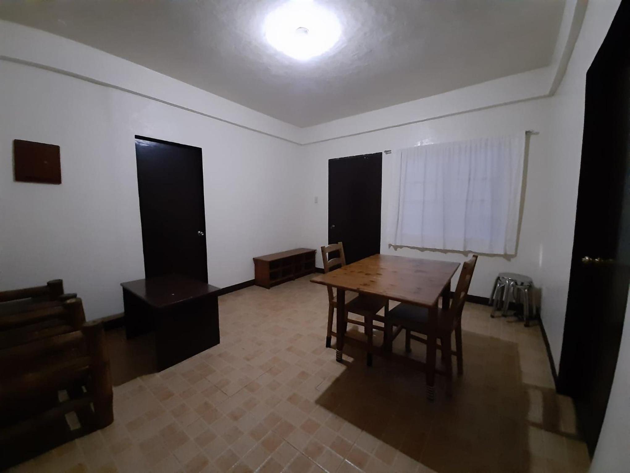 Family Room with Private Bathroom - Photo 9
