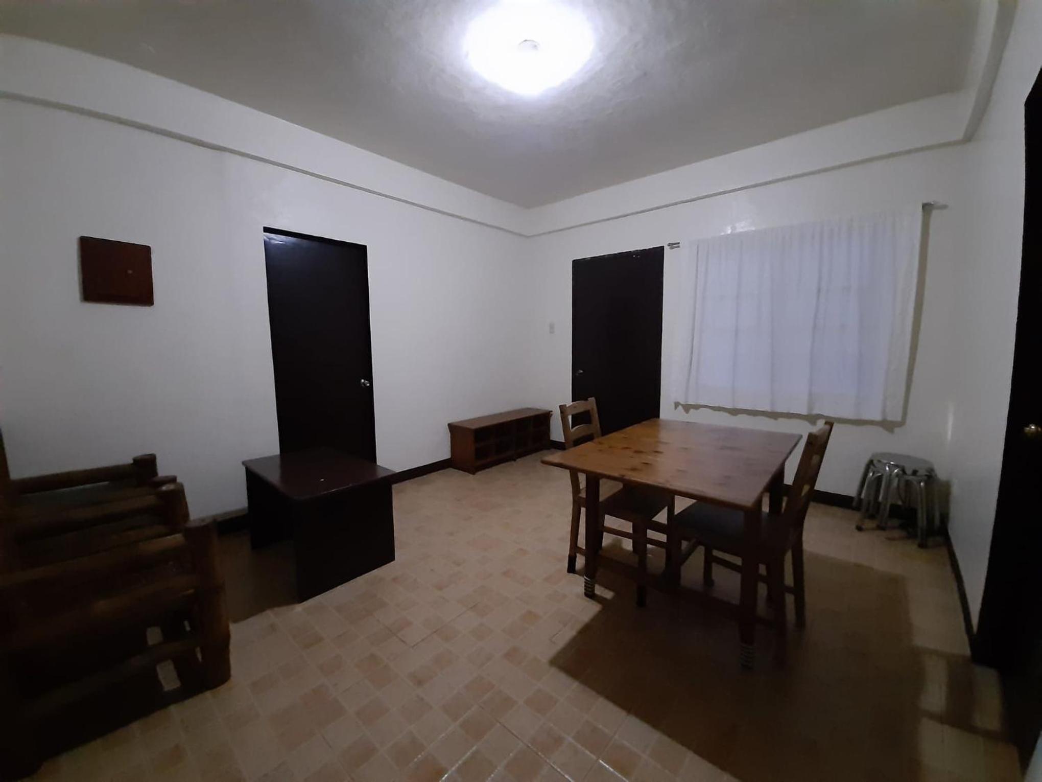 Family Room with Private Bathroom - Photo 8