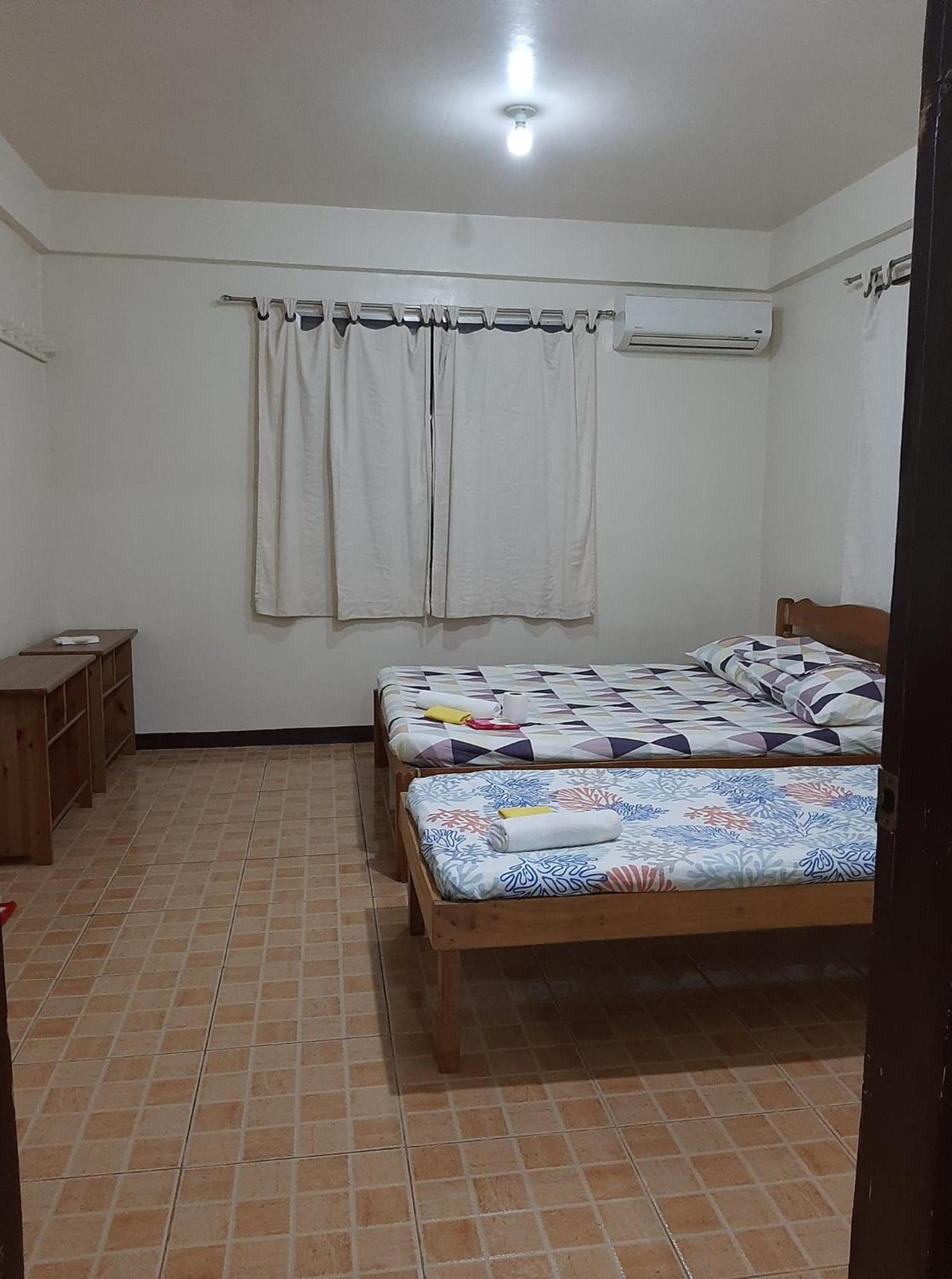 Family Room with Private Bathroom - Photo 5