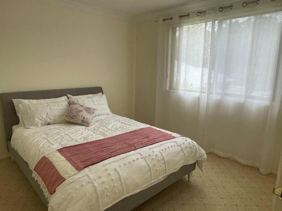 Five-Bedroom House photo 3