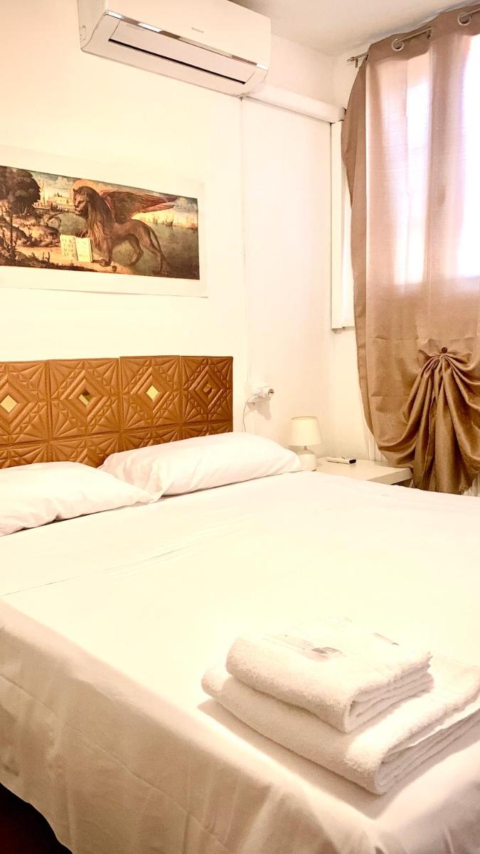 Double Room with Private Bathroom photo 2