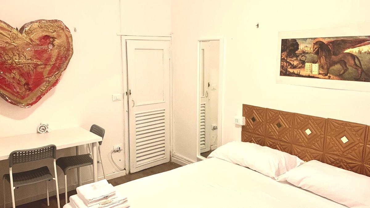 Double Room with Private Bathroom photo 3
