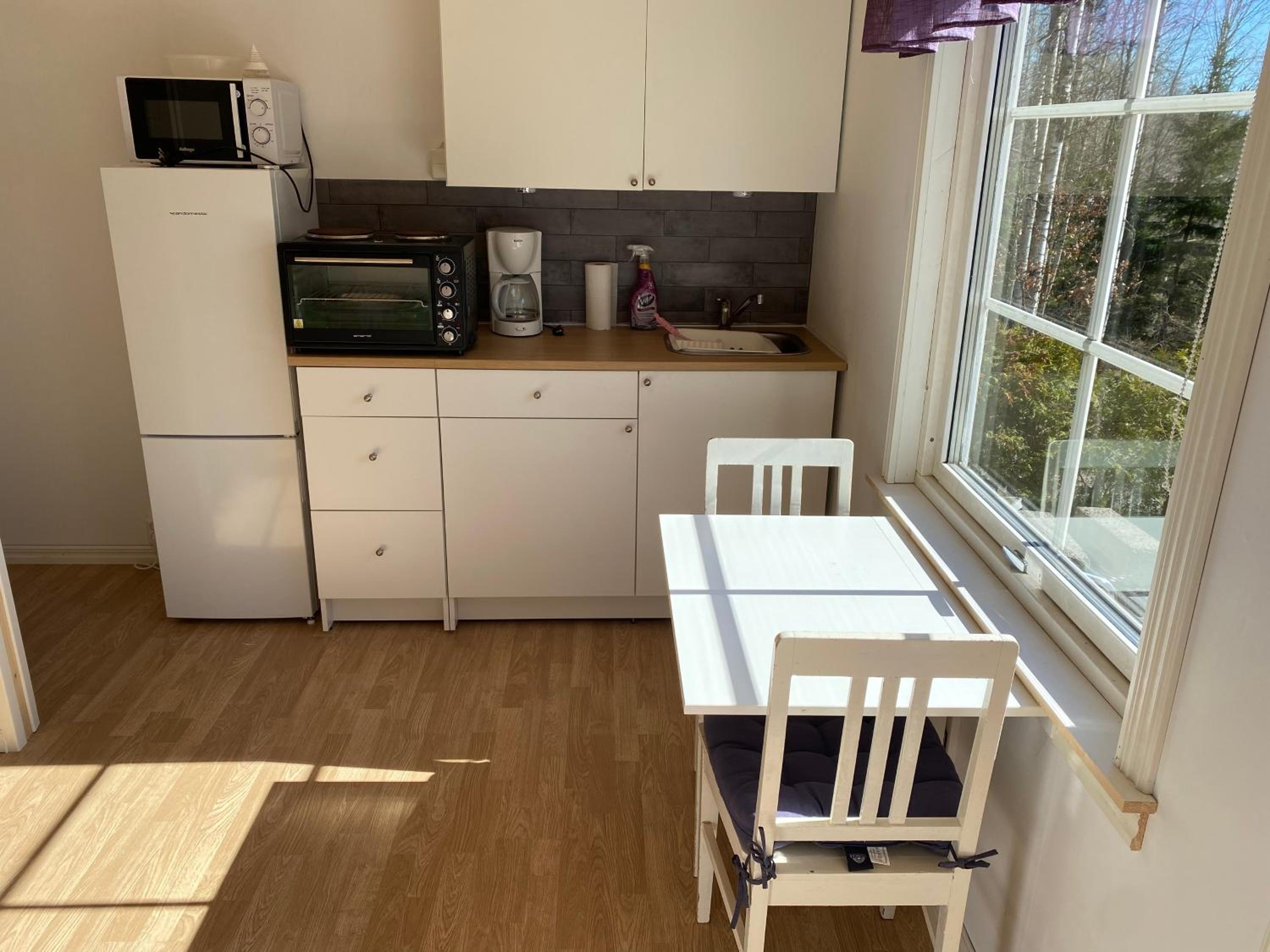 One-Bedroom House - Photo 10