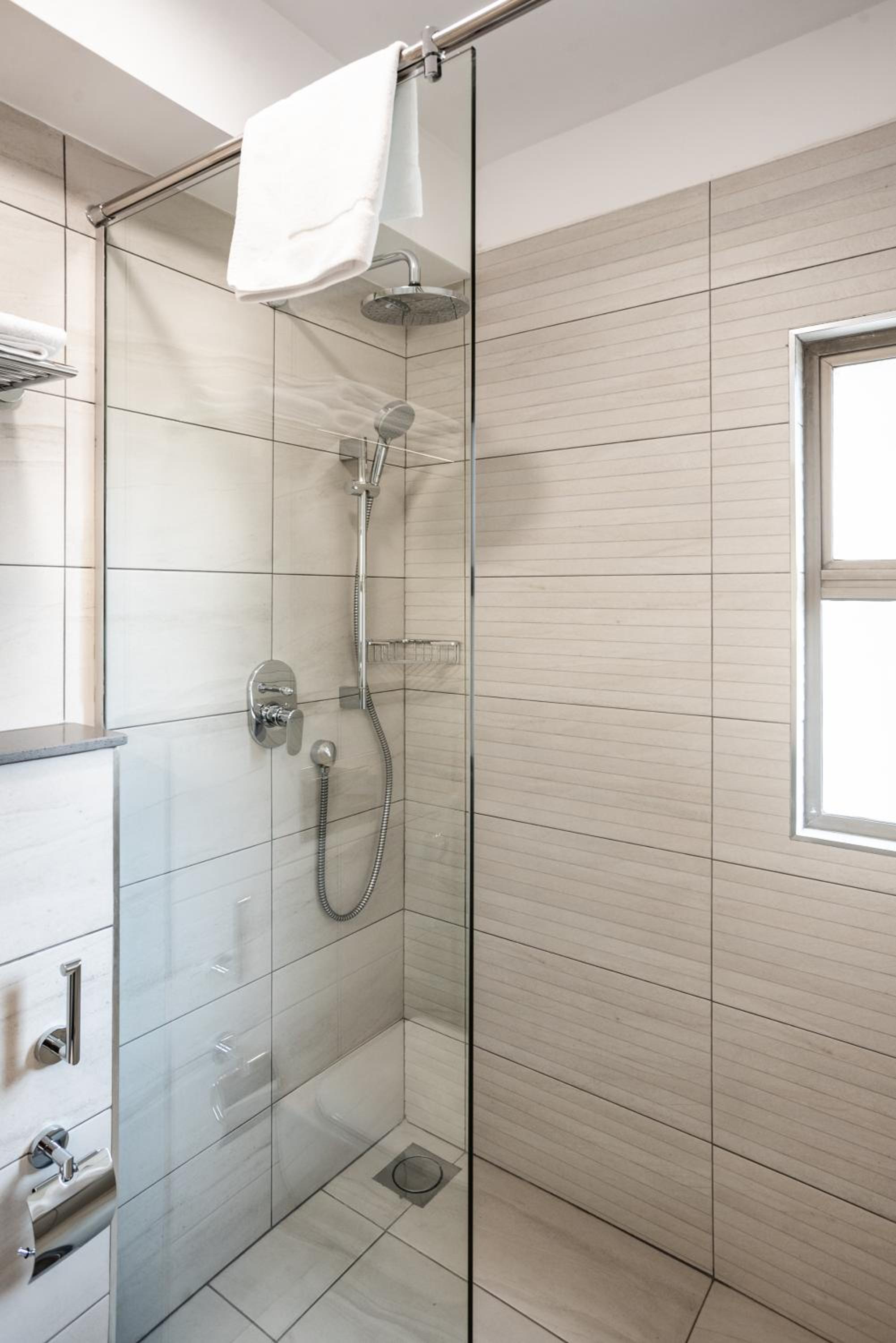 One-Bedroom Luxury Suite photo 3