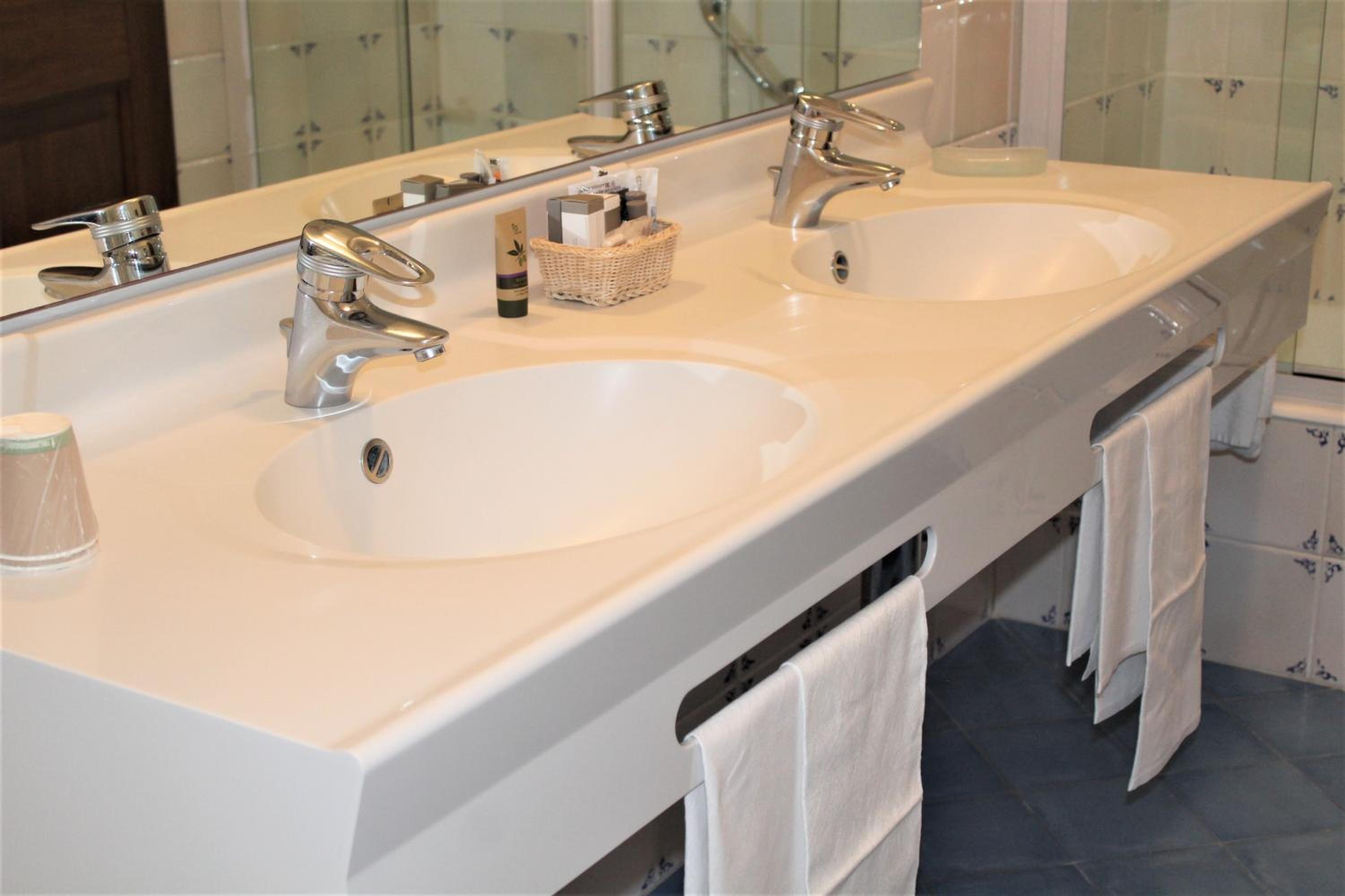 Executive Double or Twin Room - Photo 8