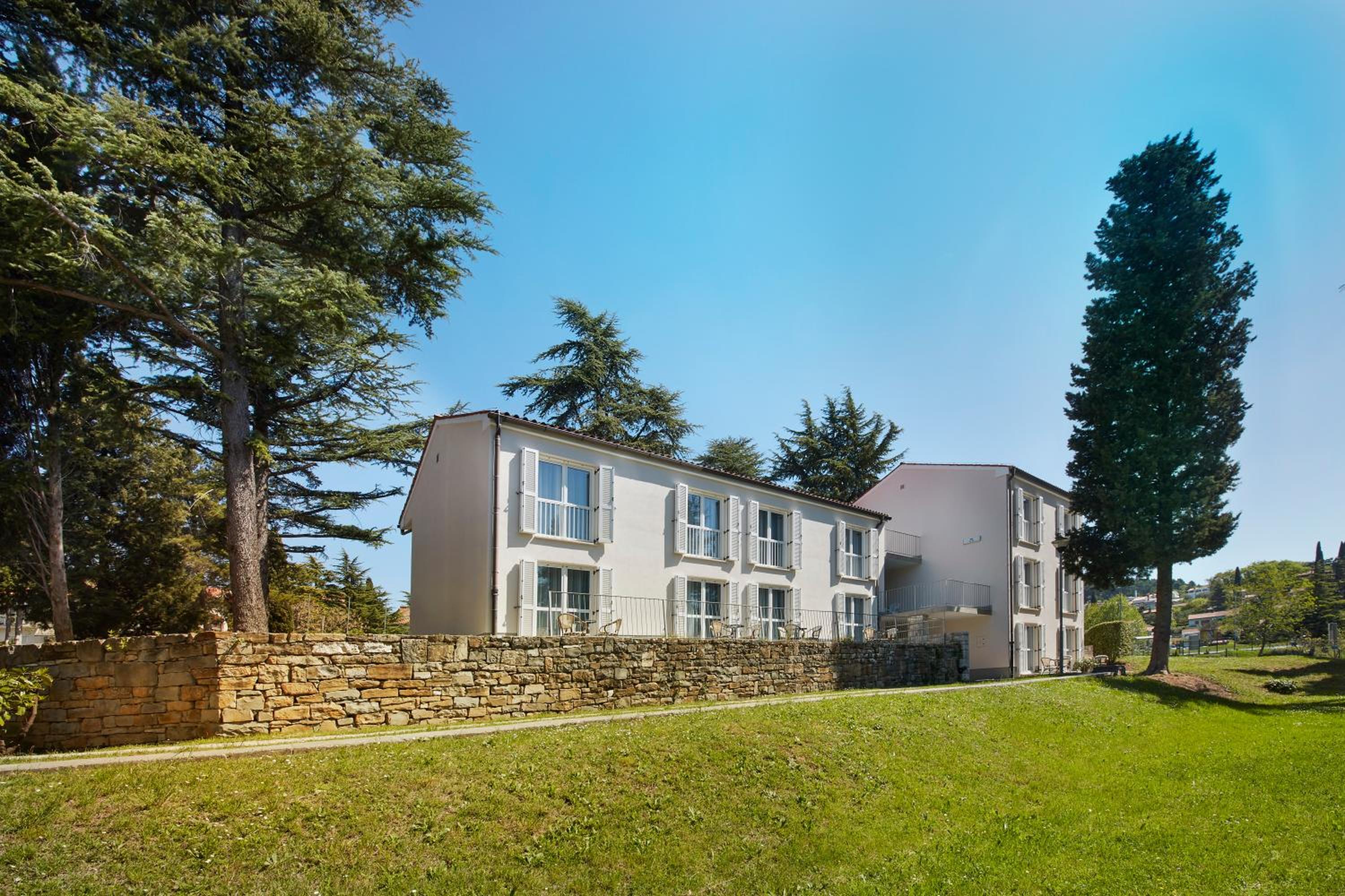 Standard Triple Room with French Balcony photo 3