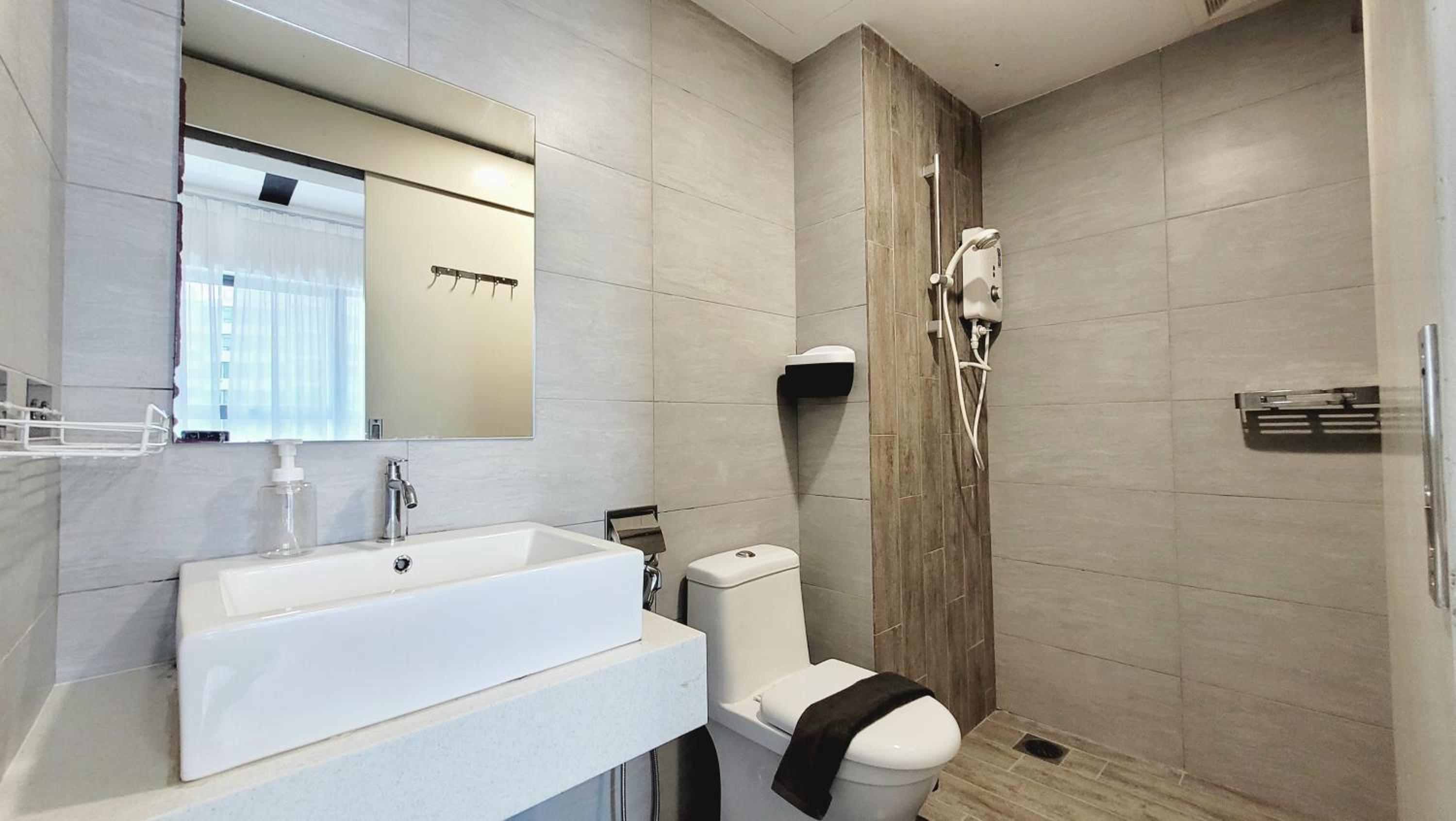 Three-Bedroom Apartment - Photo 8