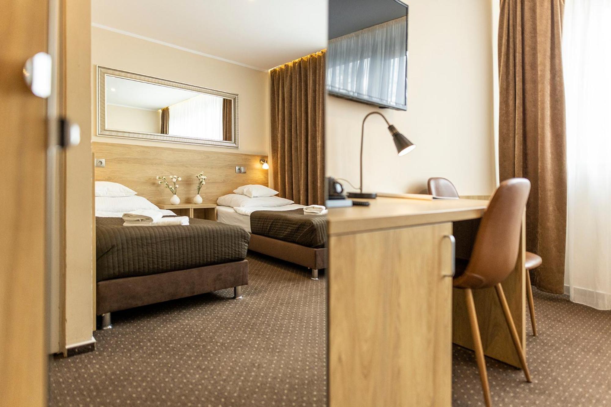 Economy Twin Room photo 3