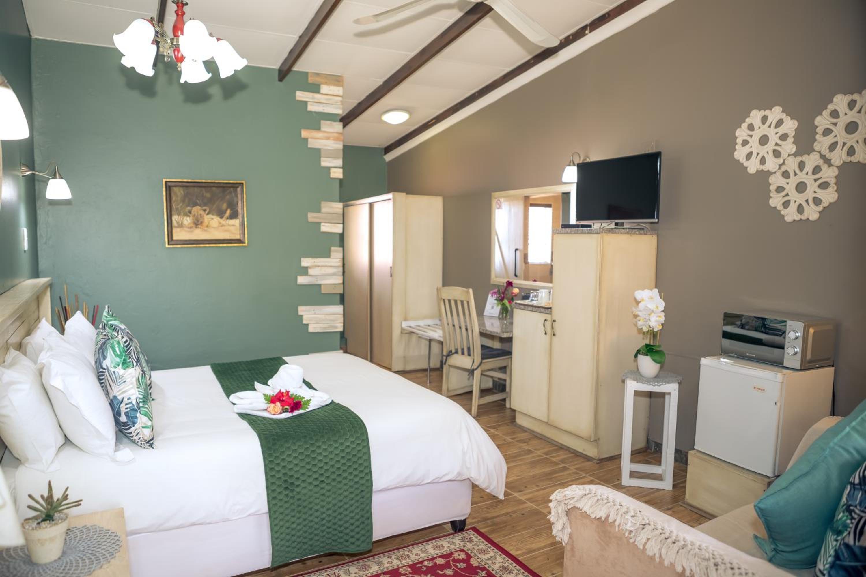 Standard Queen or Twin Room
