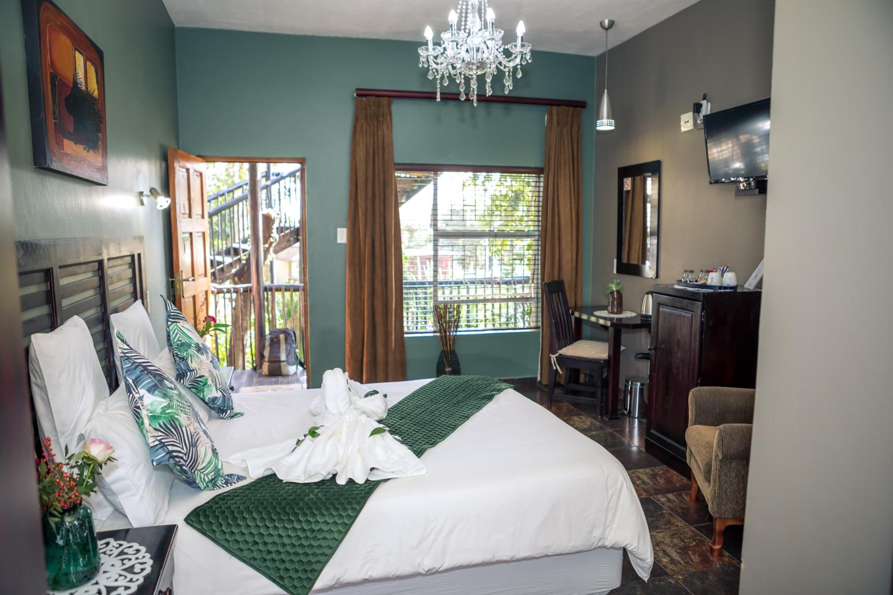 Deluxe Queen or Twin Room