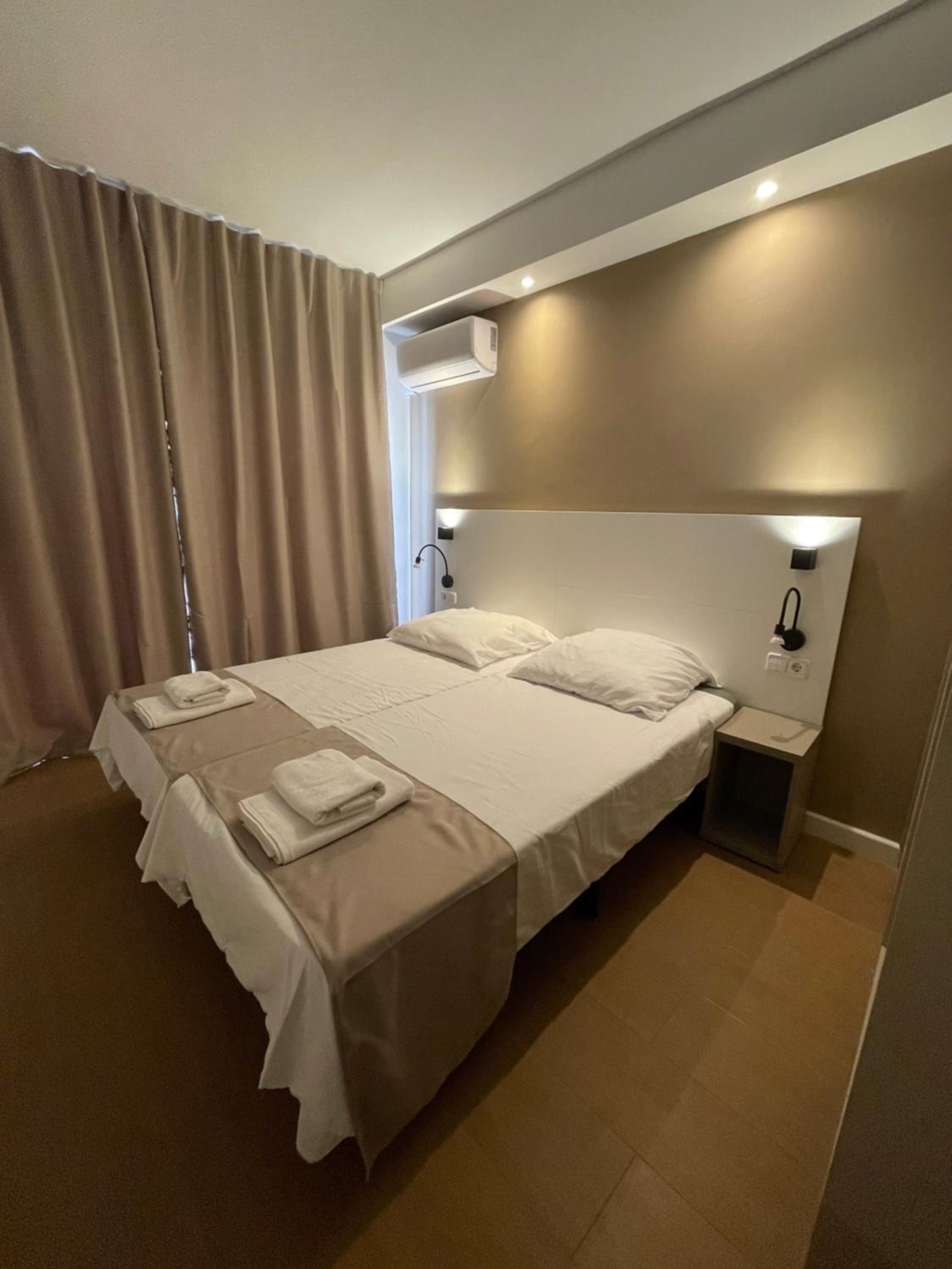 Double or Twin Room with Balcony photo 2