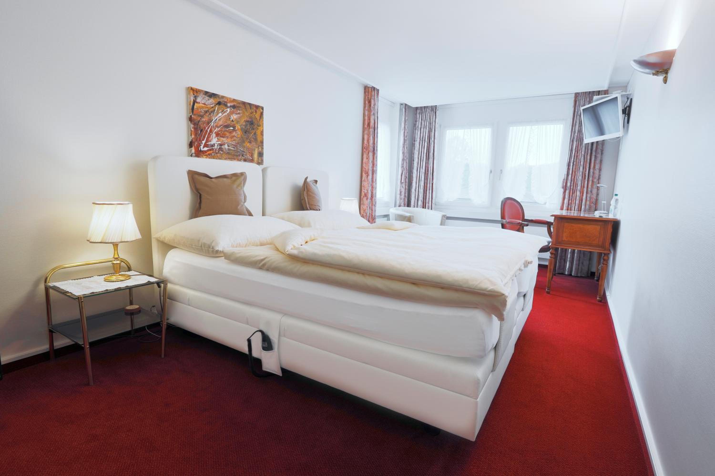 Corner Double Room with Free Parking - Photo 6