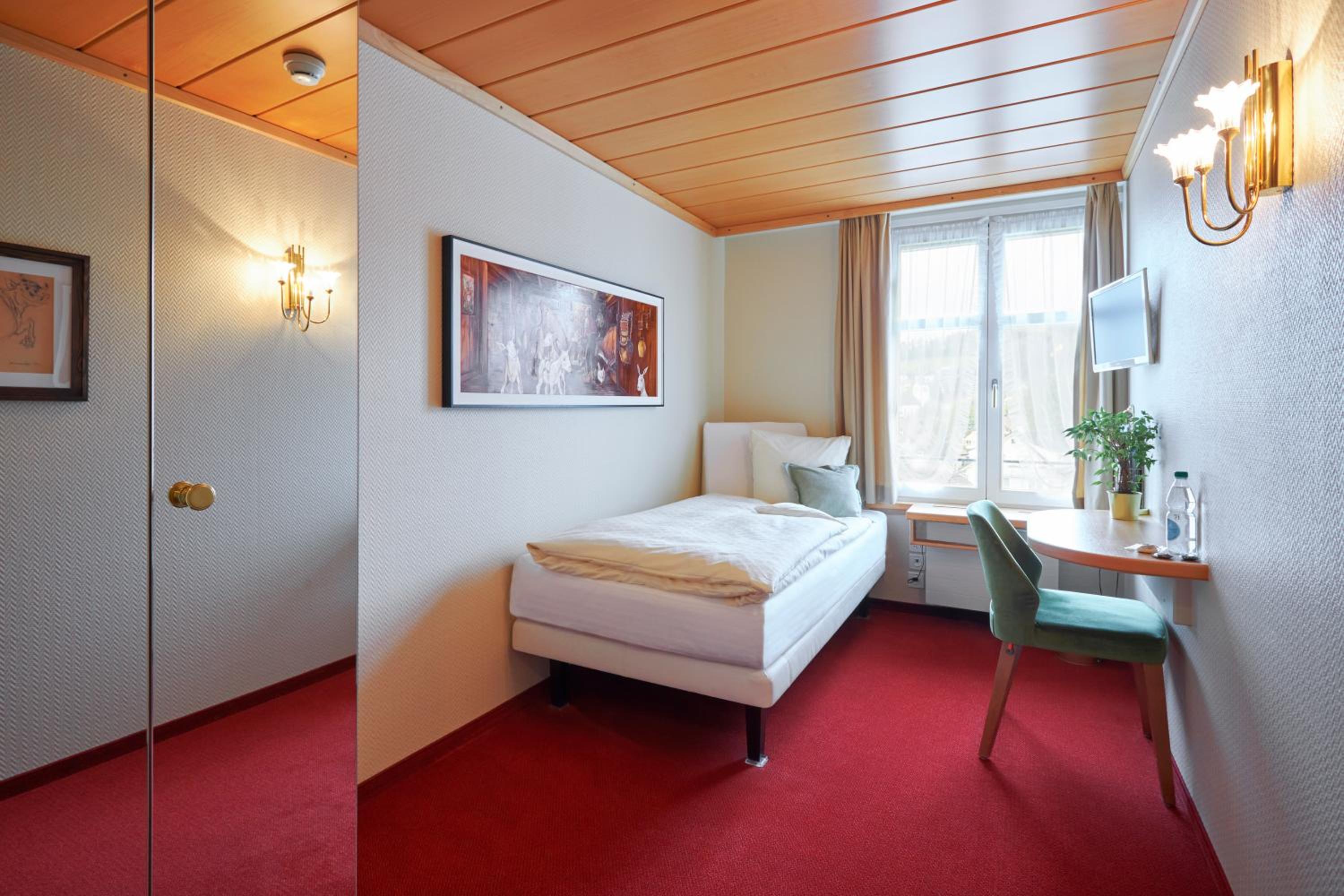 Economy Single Room with Free Parking photo 2