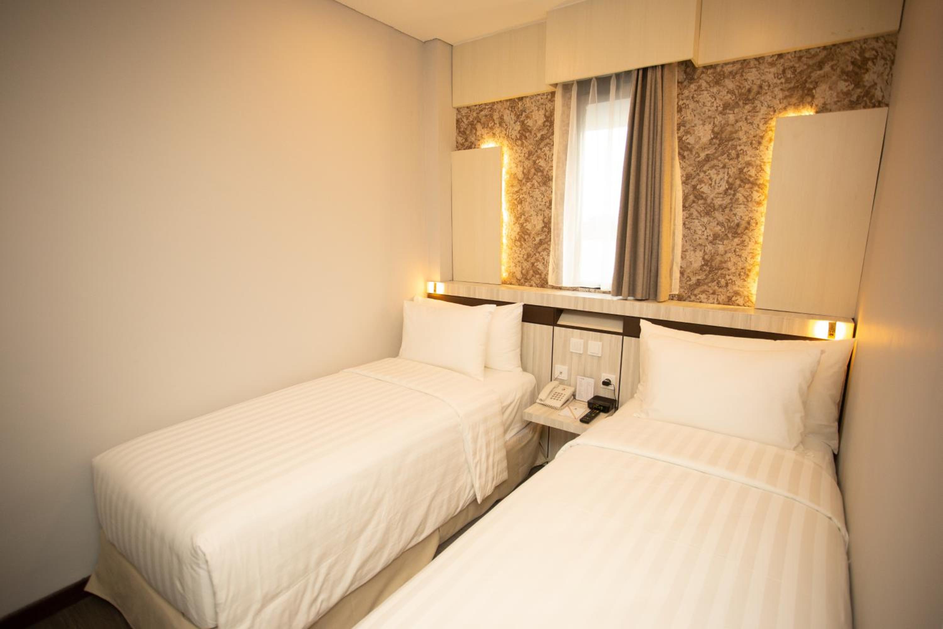 Deluxe Twin Room - Non-Smoking - Photo 5