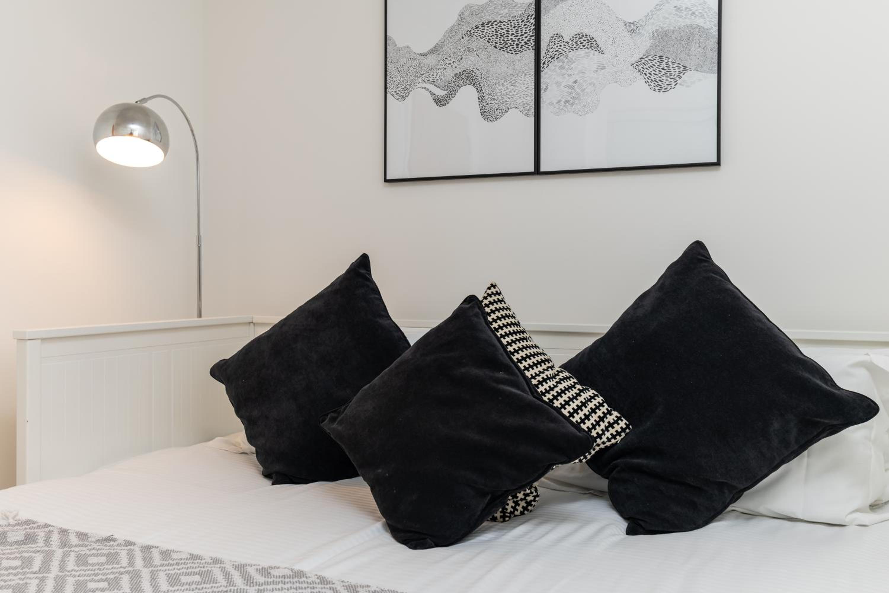 Two-Bedroom Apartment - Photo 3