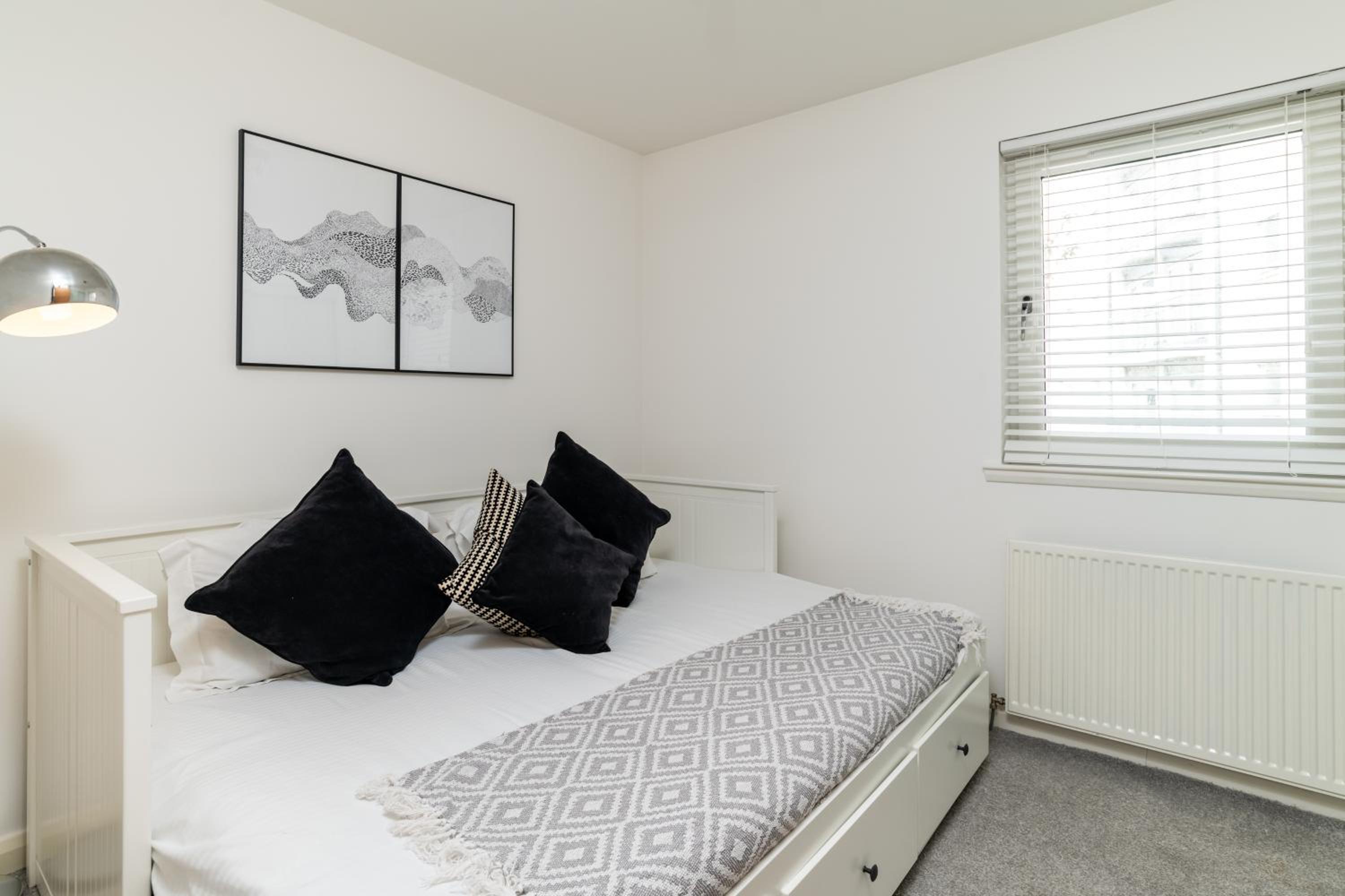 Two-Bedroom Apartment - Photo 4