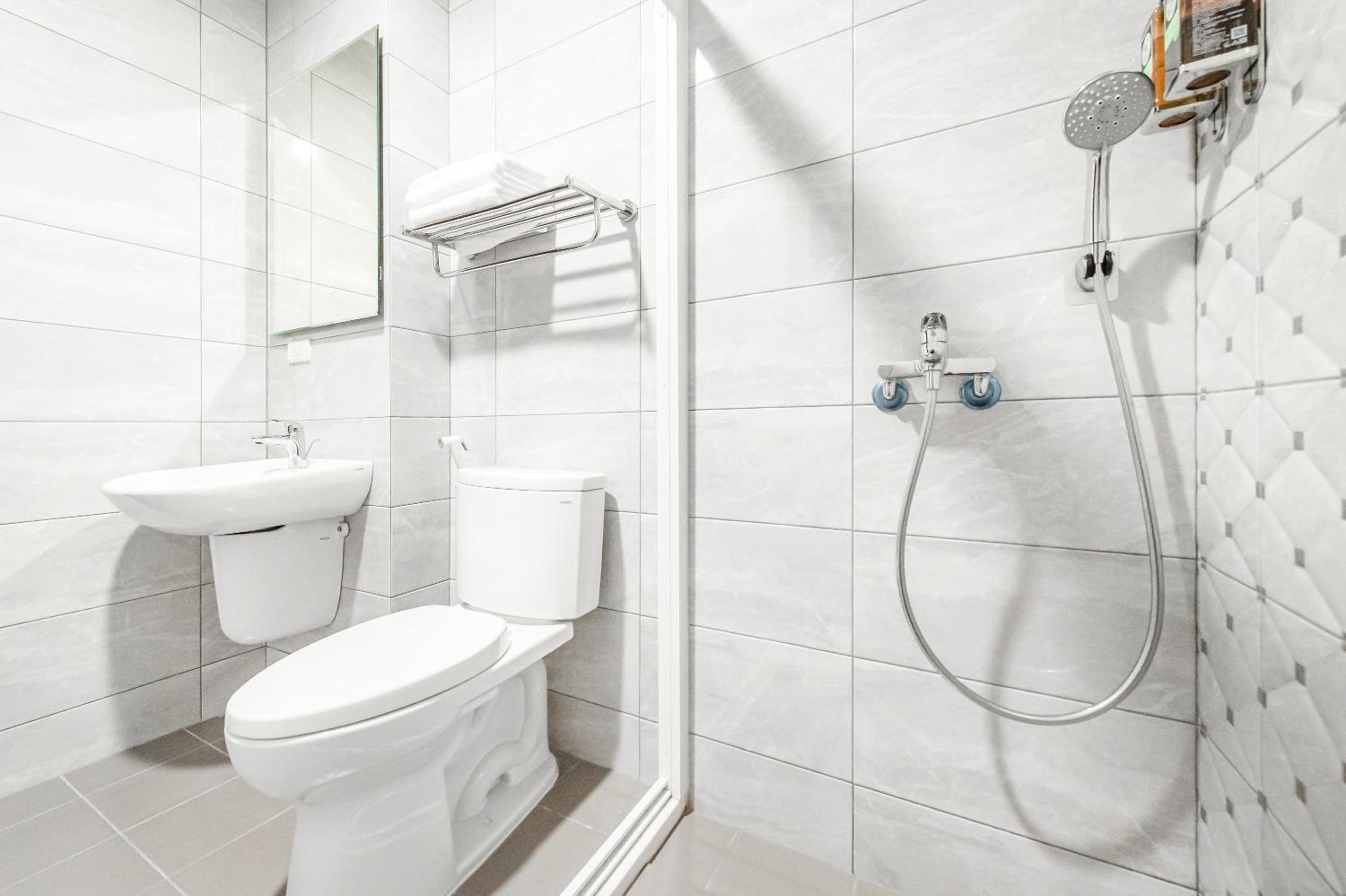 Standard Double Room - Photo 10