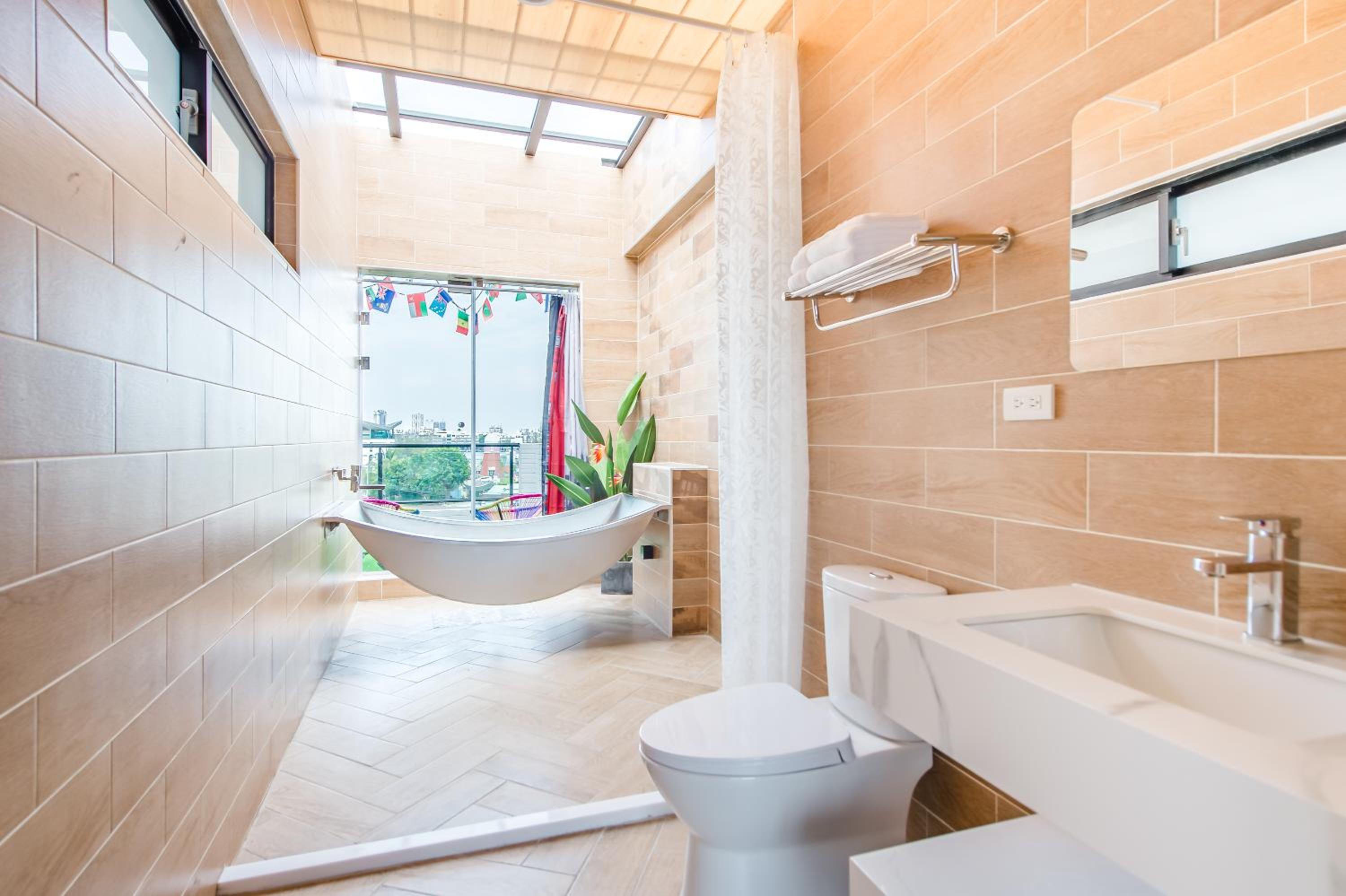 Deluxe Double Room with Bath - Photo 7