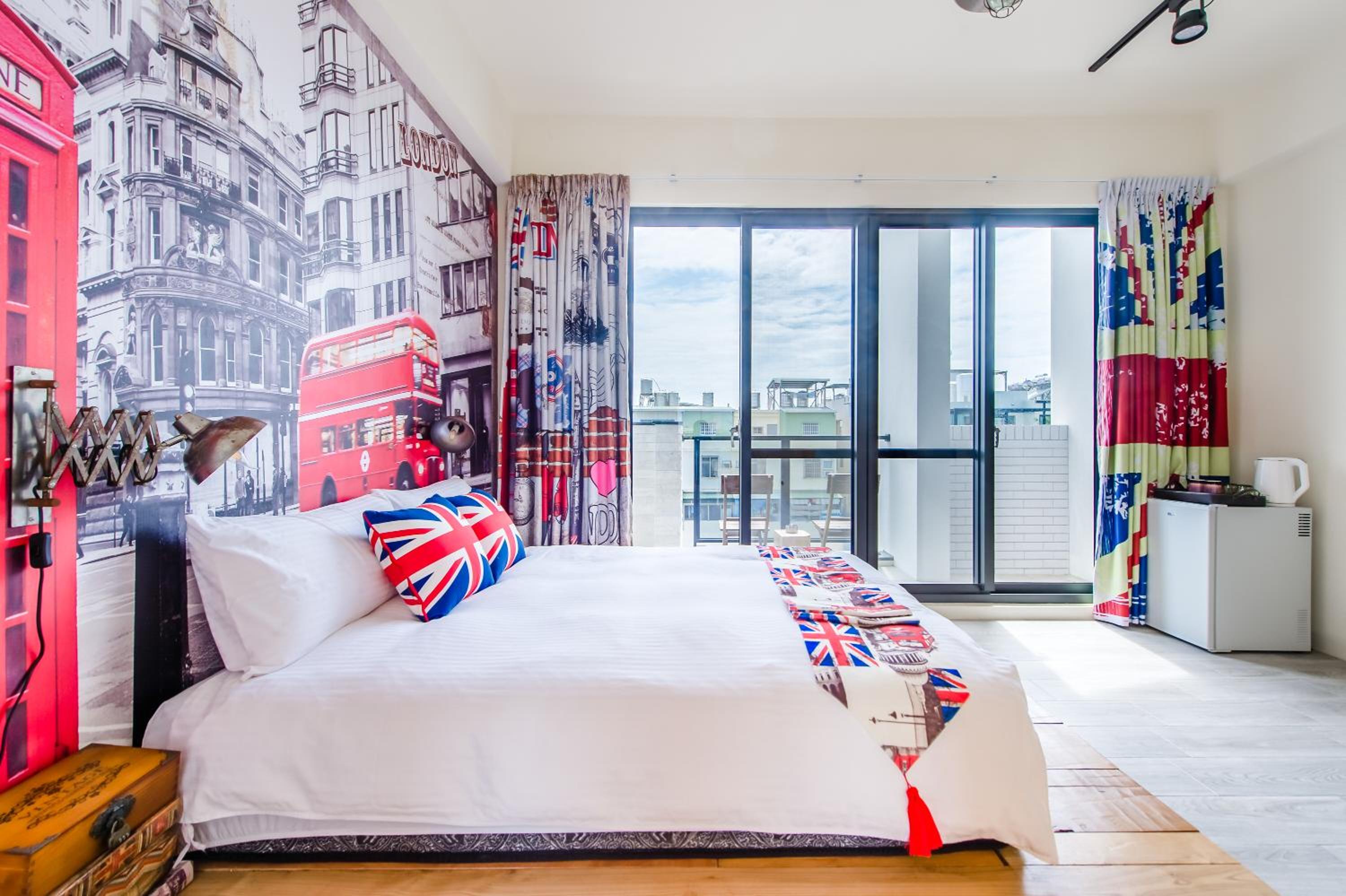 Deluxe Double Room with Bath - Photo 3
