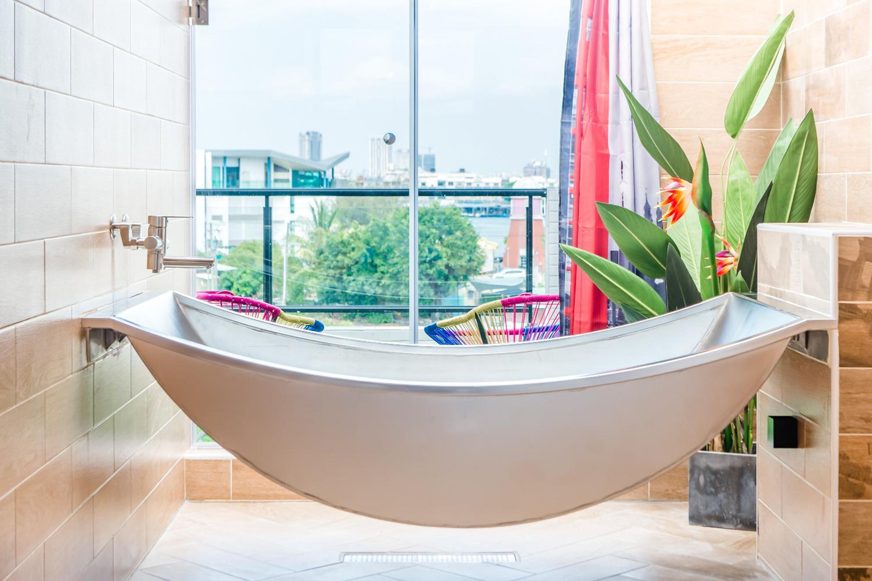 Deluxe Double Room with Bath - Photo 8