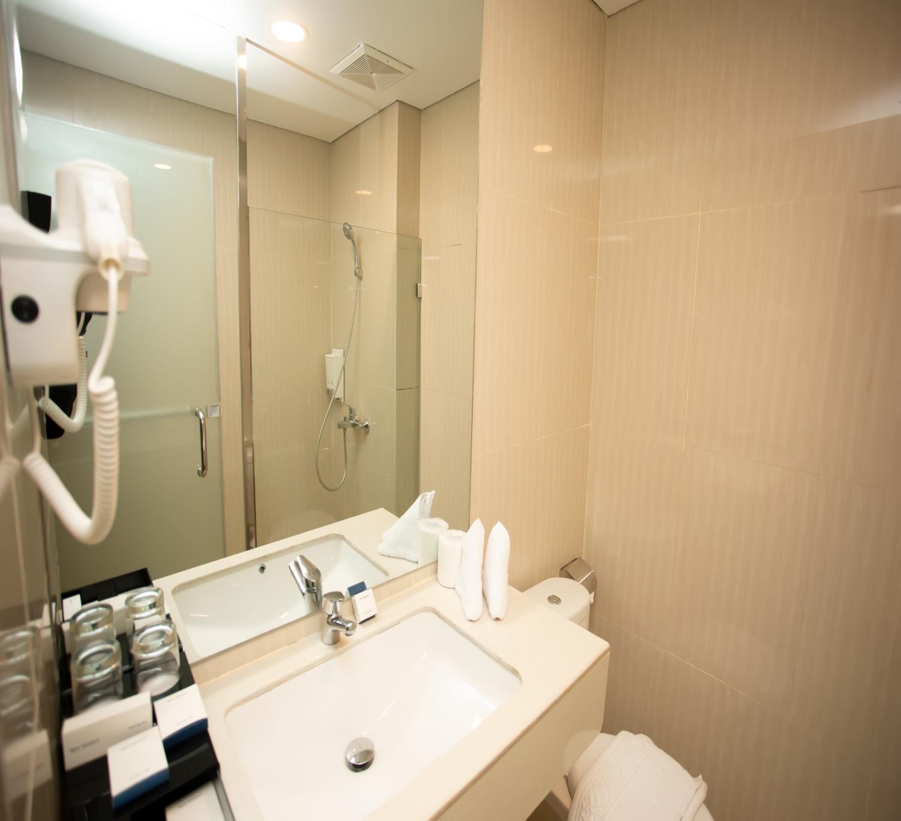Junior Queen Suite - Photo 4