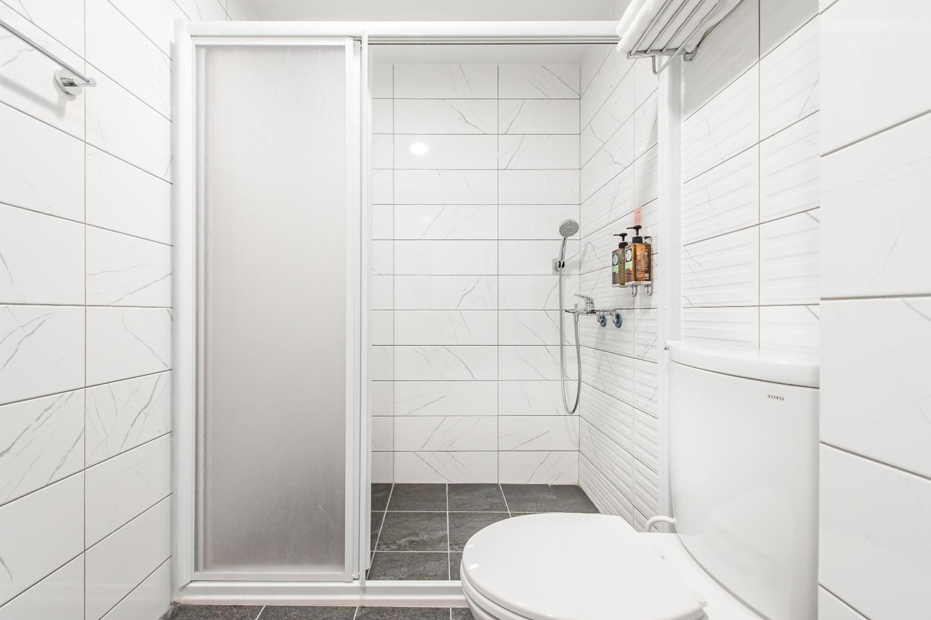 Standard Quadruple Room - Photo 9