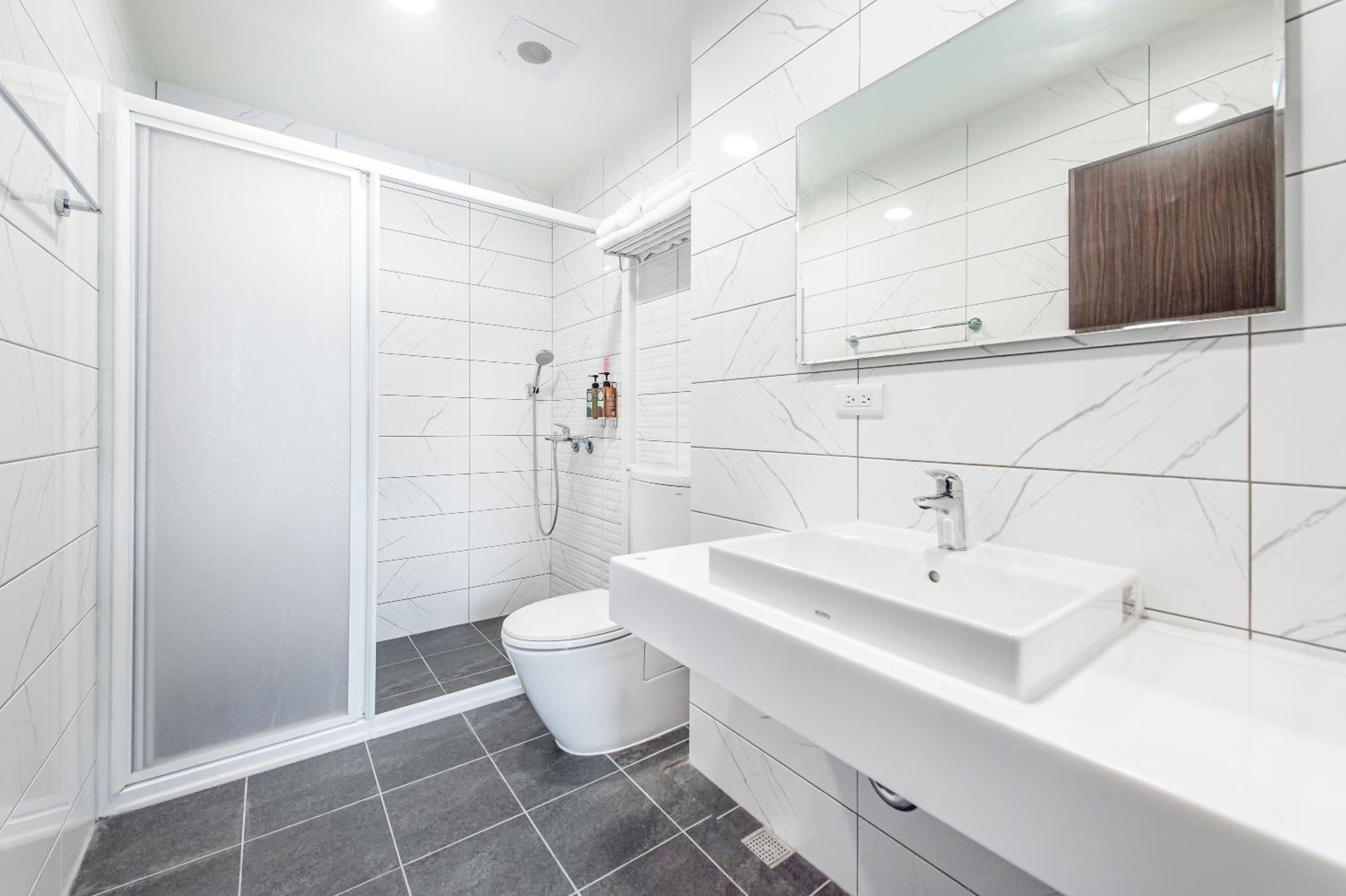 Standard Quadruple Room - Photo 8