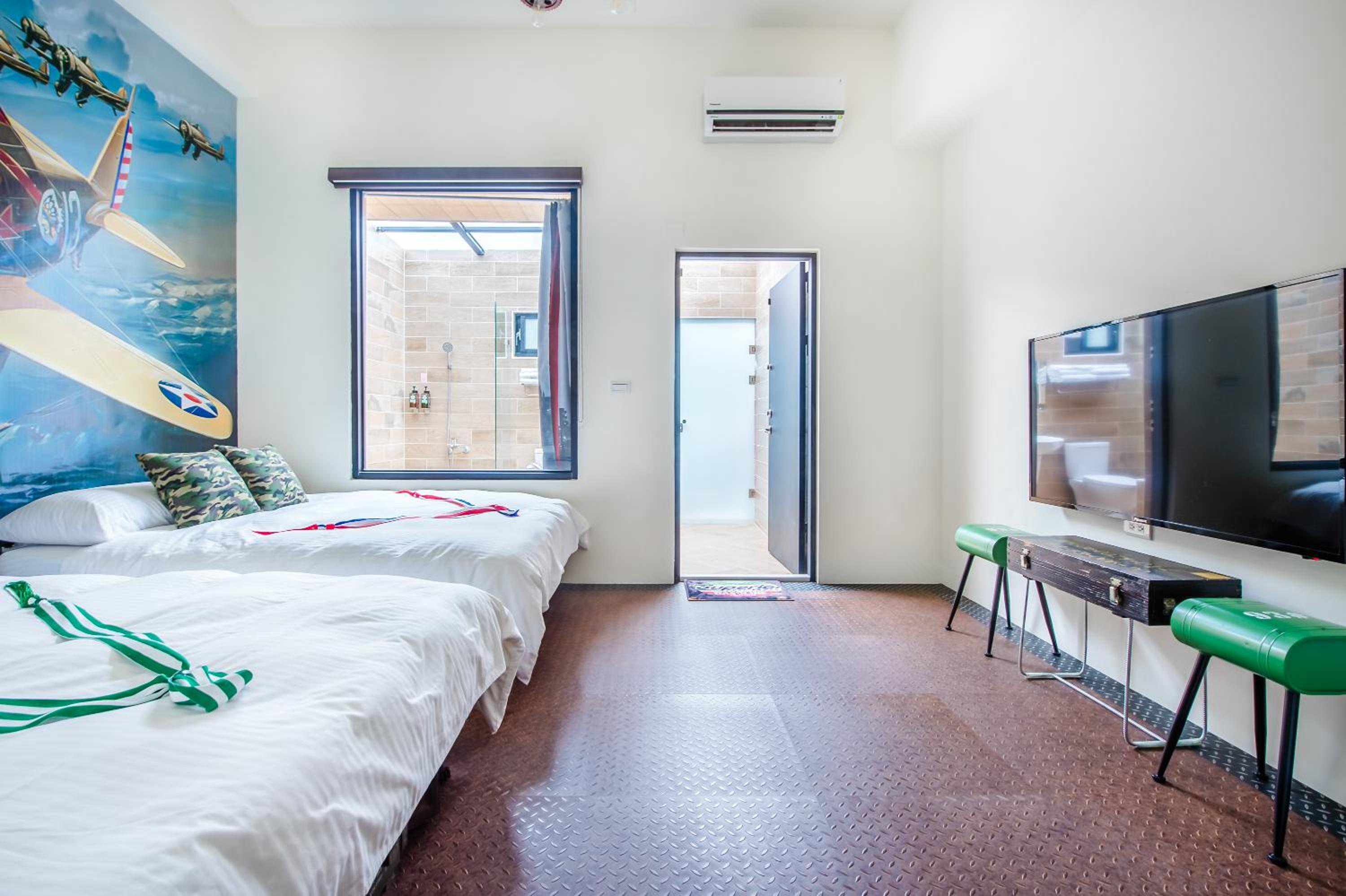 Quadruple Room with Bath - Photo 3