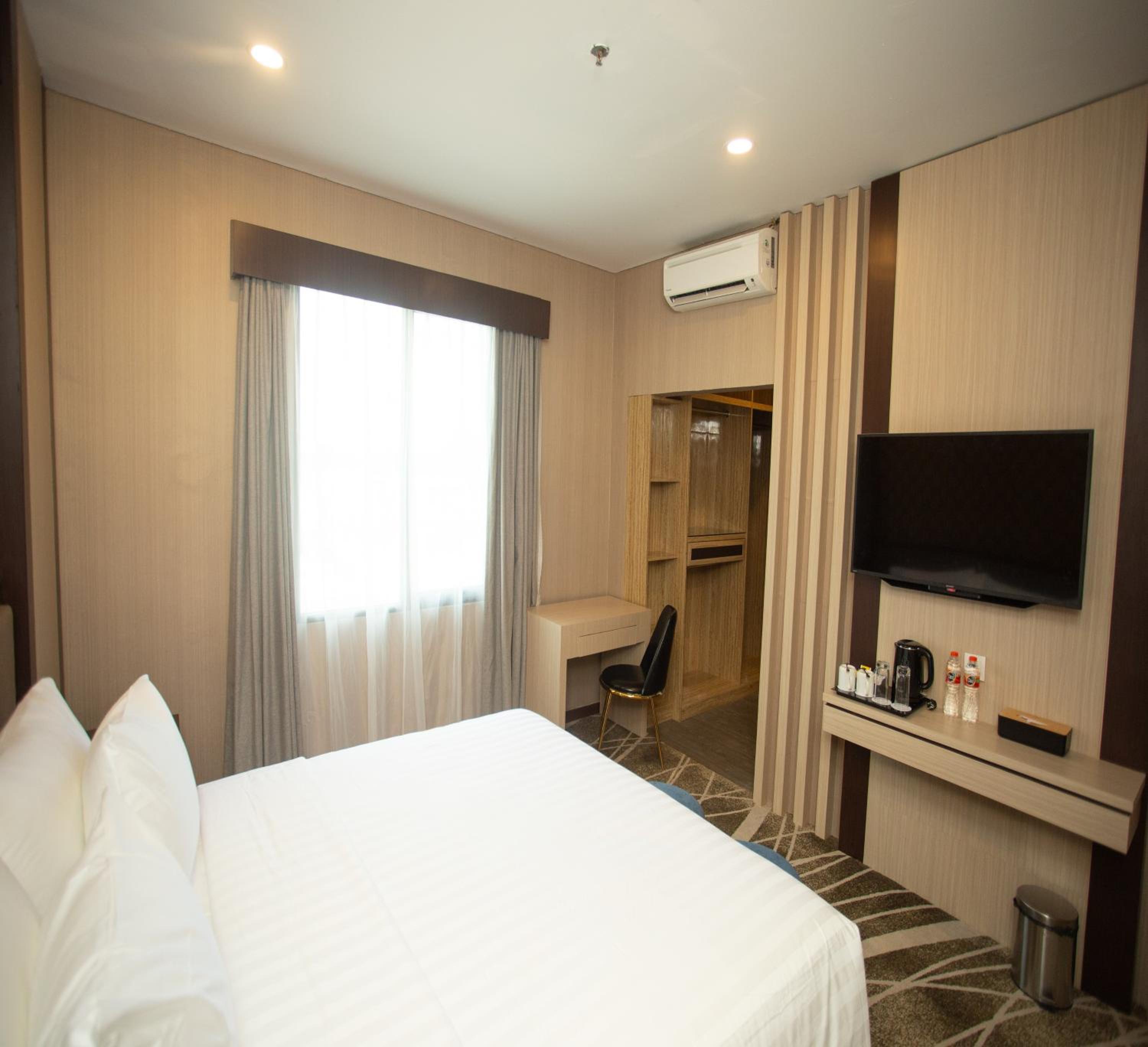 Junior Queen Suite - Photo 5