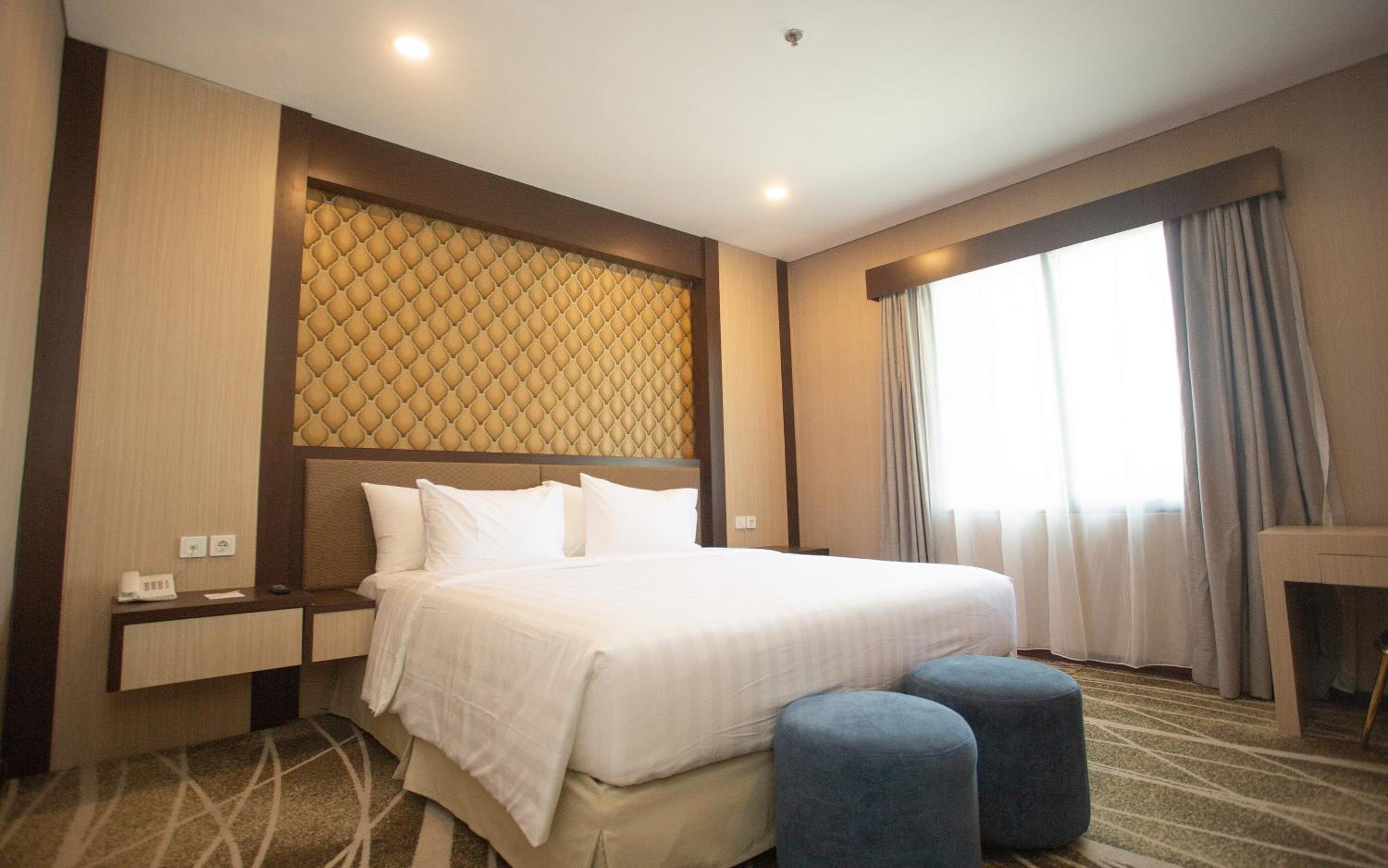 Junior Queen Suite - Photo 7