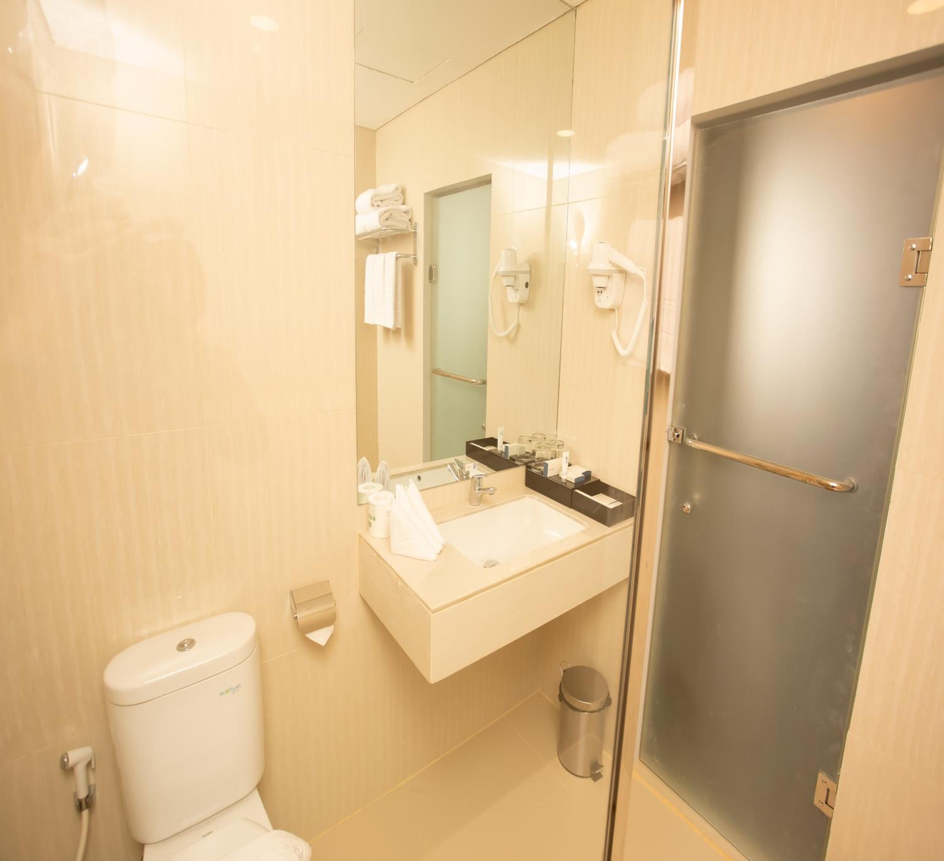 Executive Suite - Photo 10