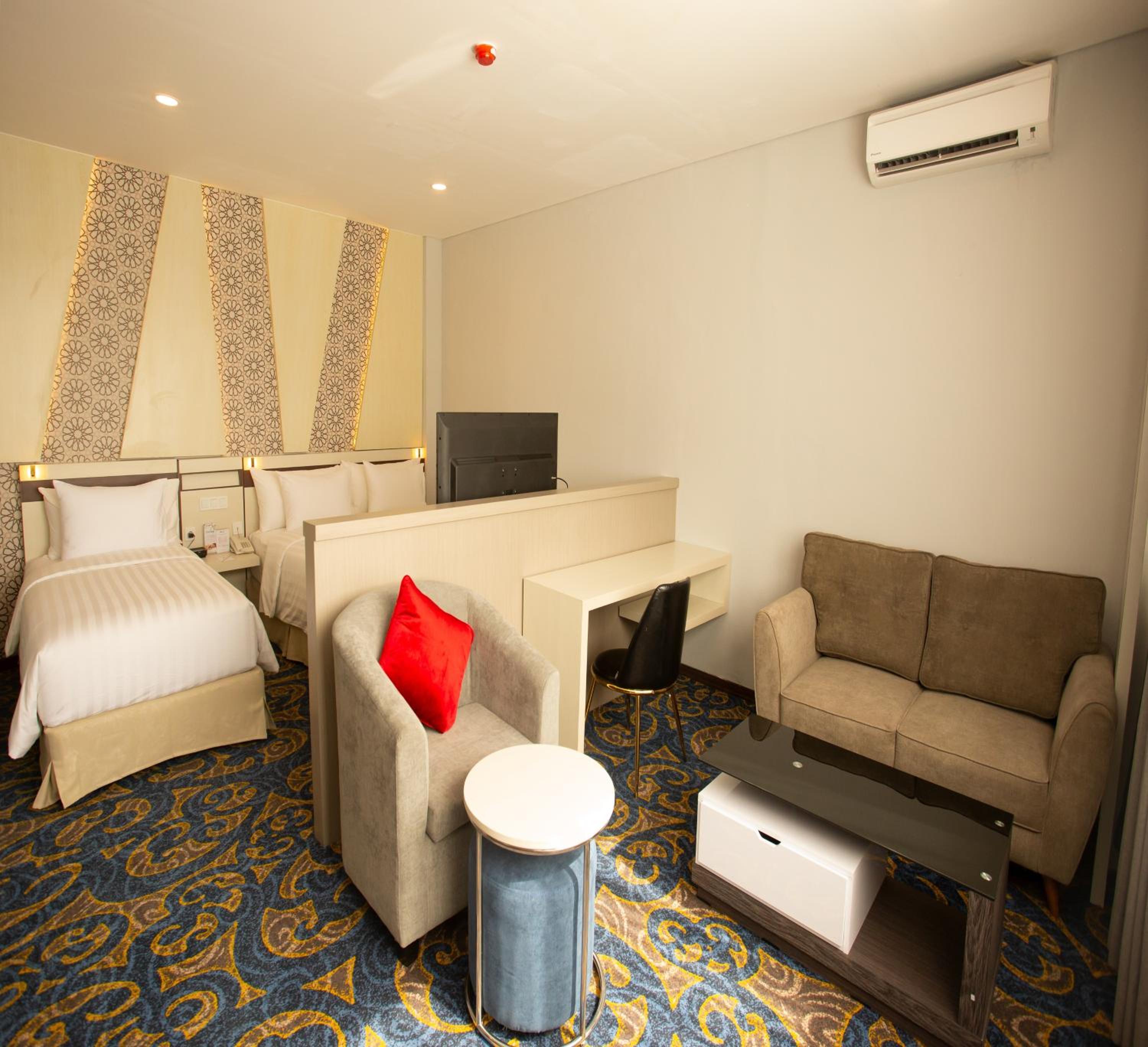 Executive Suite - Photo 5