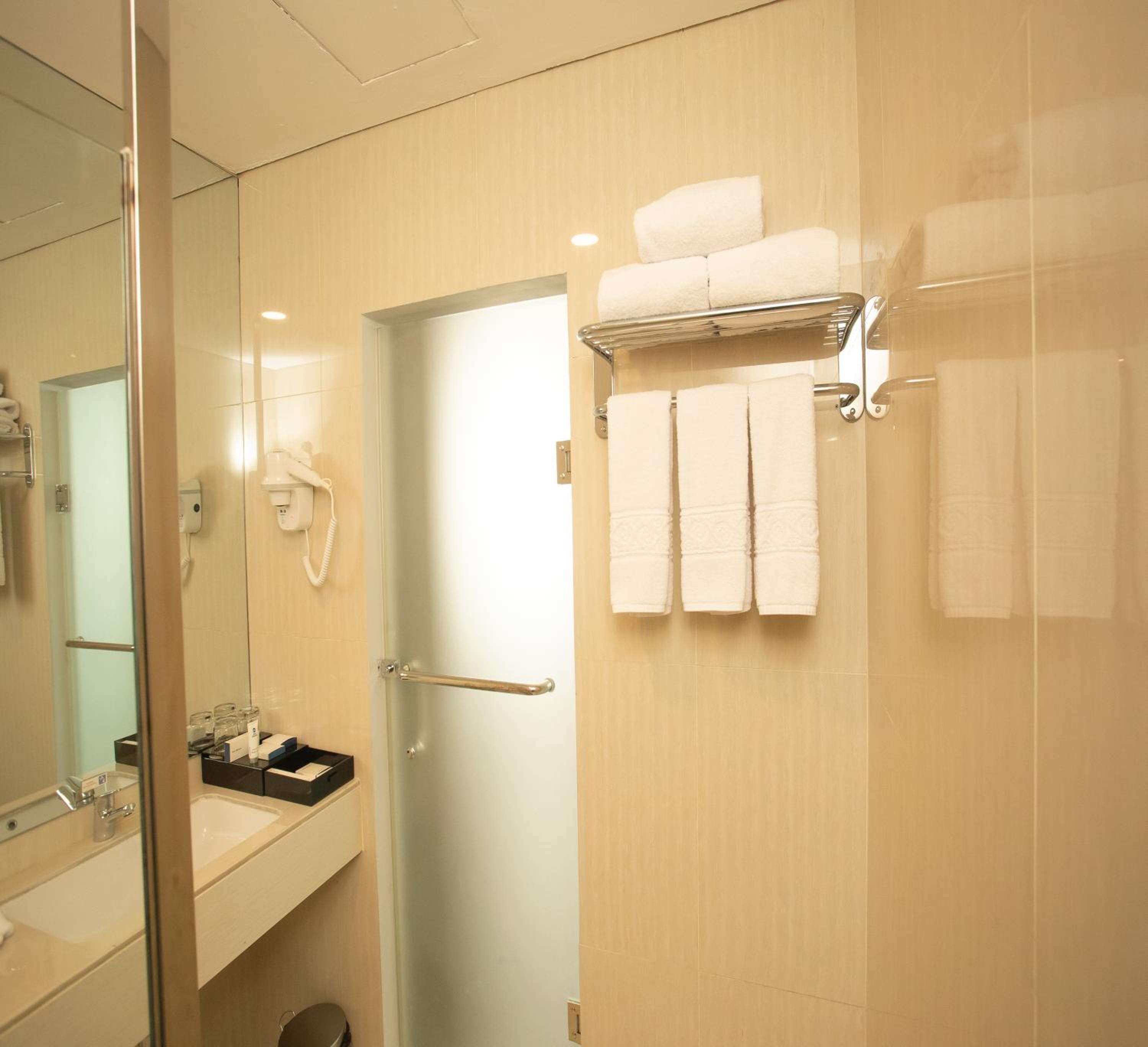 Executive Suite - Photo 3