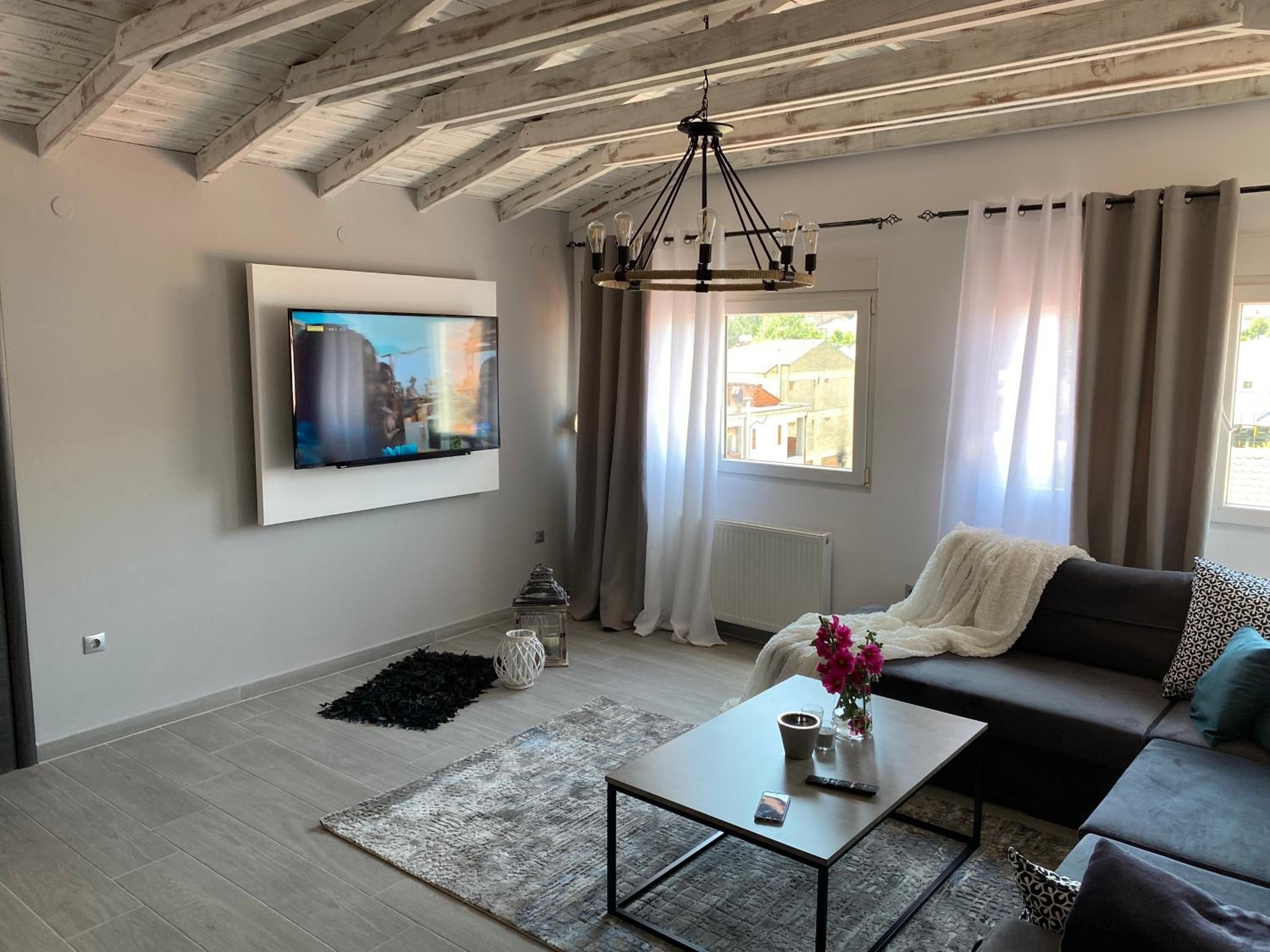 One-Bedroom Apartment - Photo 1