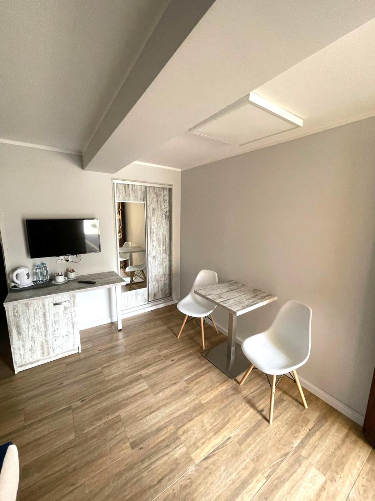 Large Double Room photo 3
