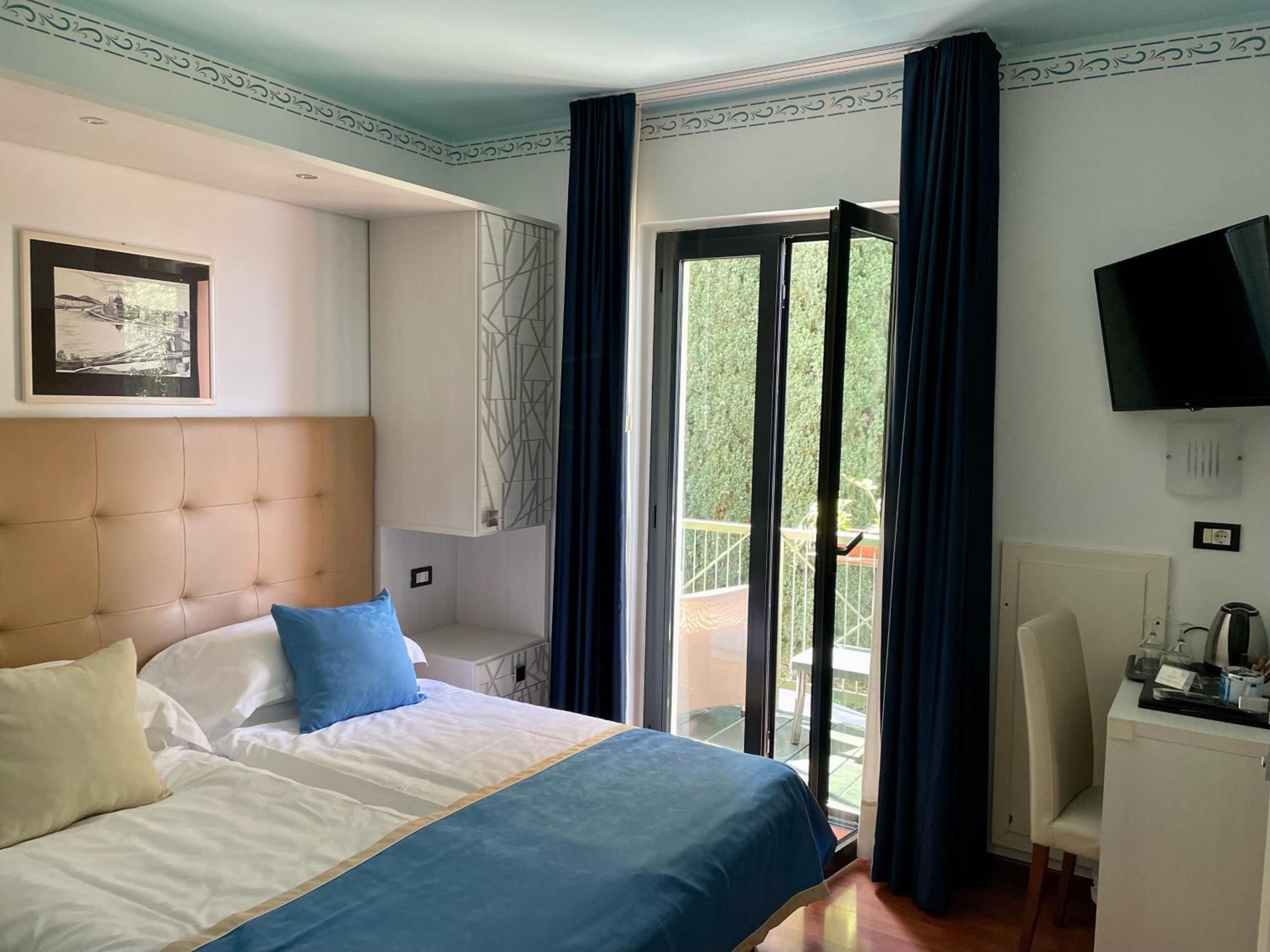 Economy Double Room with Garden View