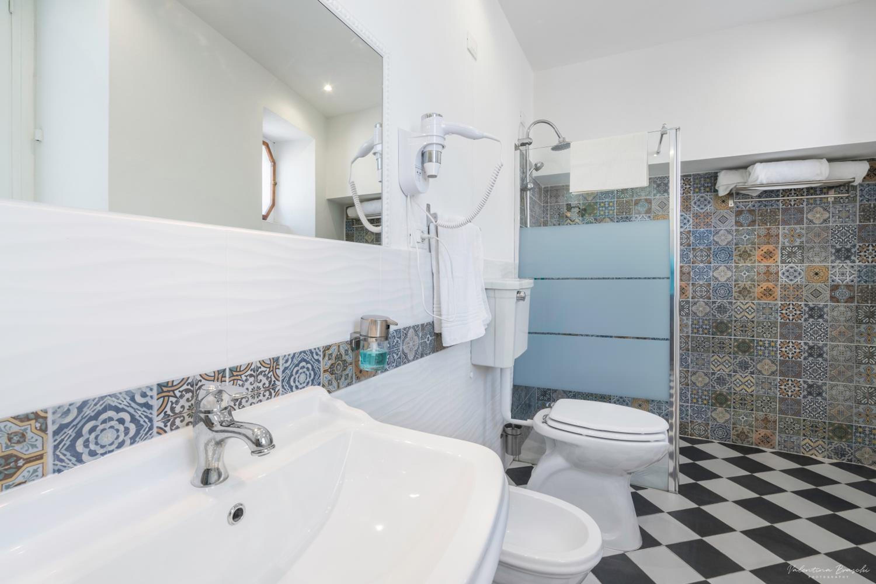 Triple Room with Private Bathroom photo 2