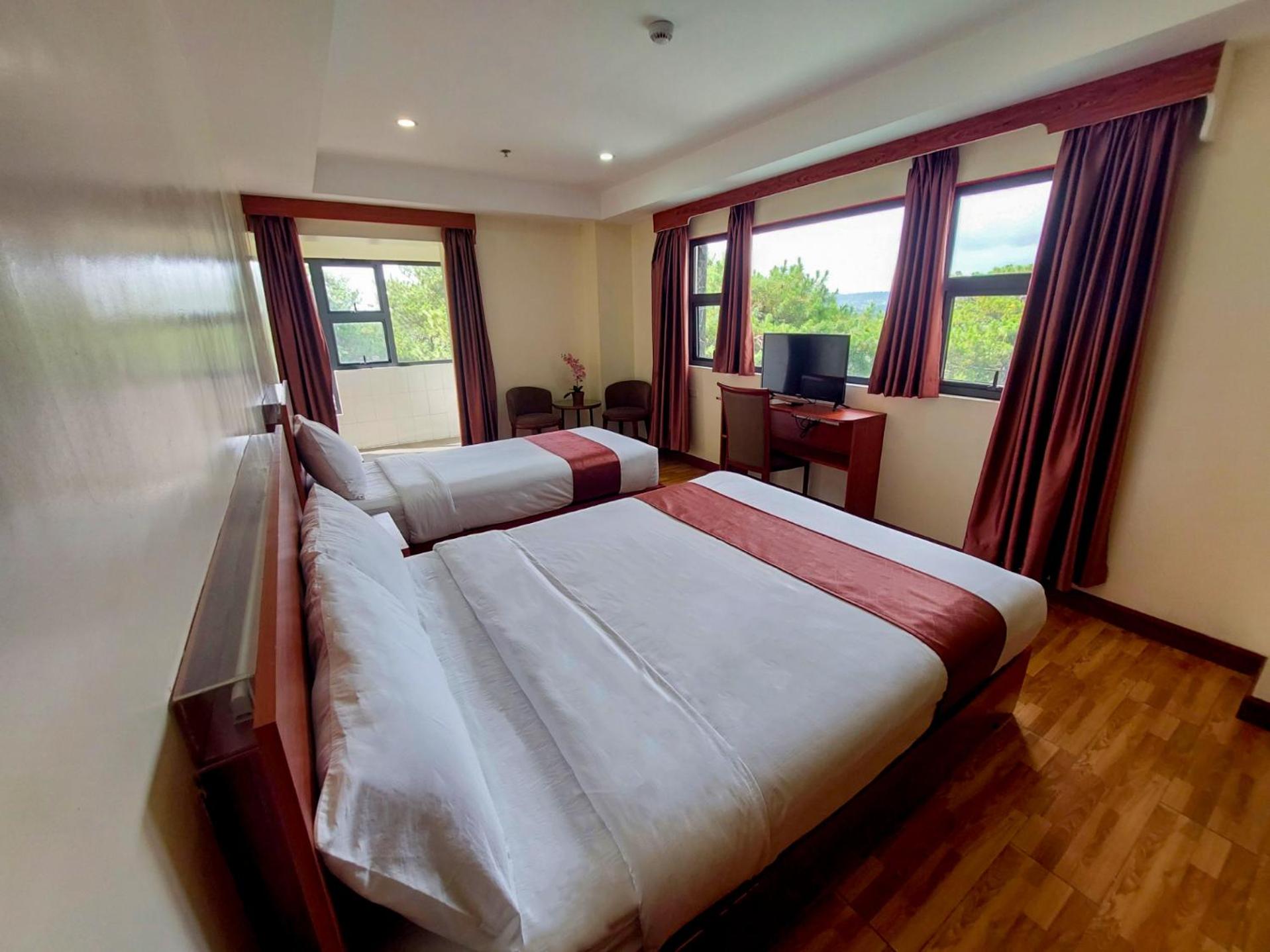 Triple Room with City View