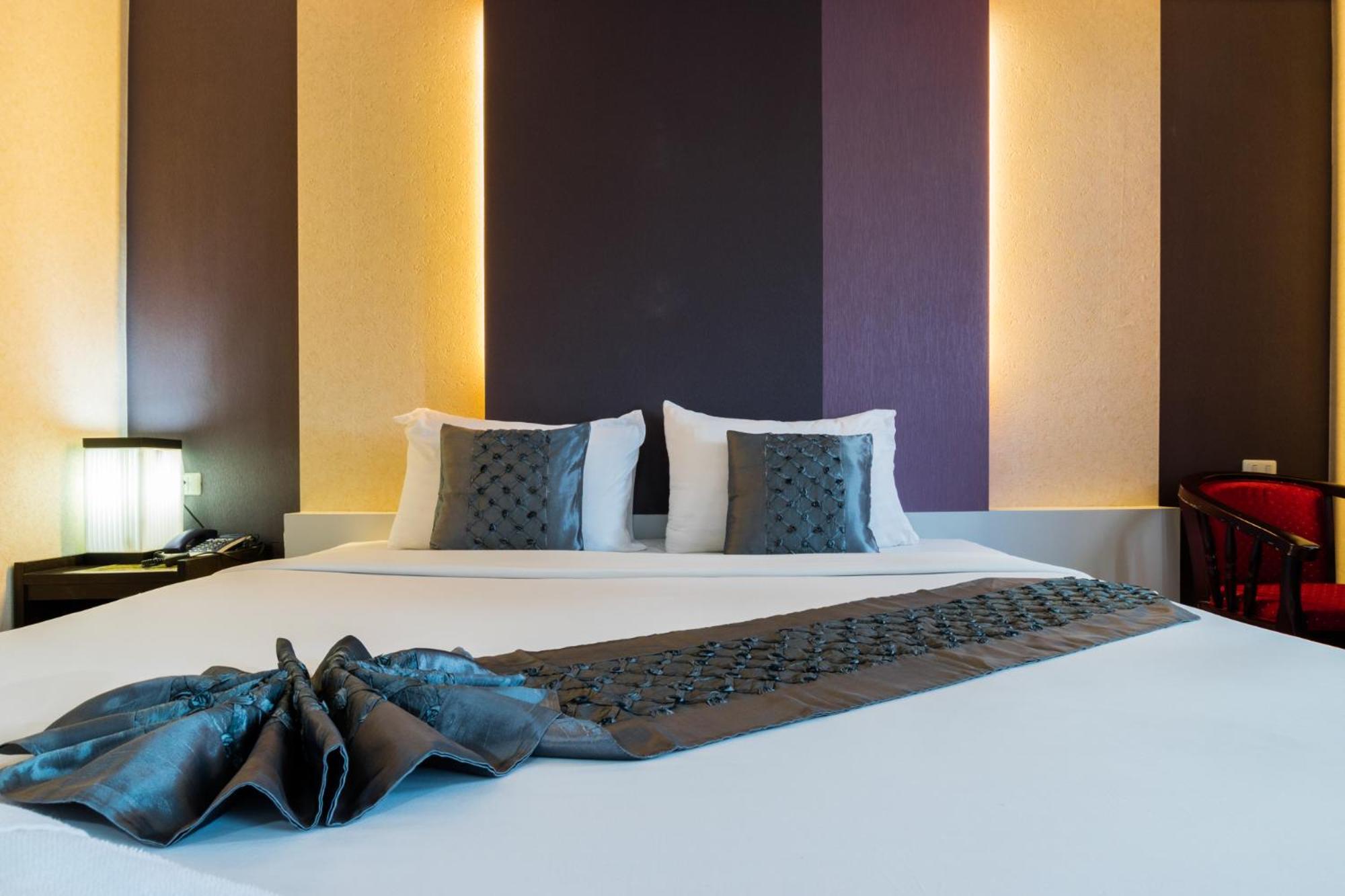 Deluxe King Room photo 2