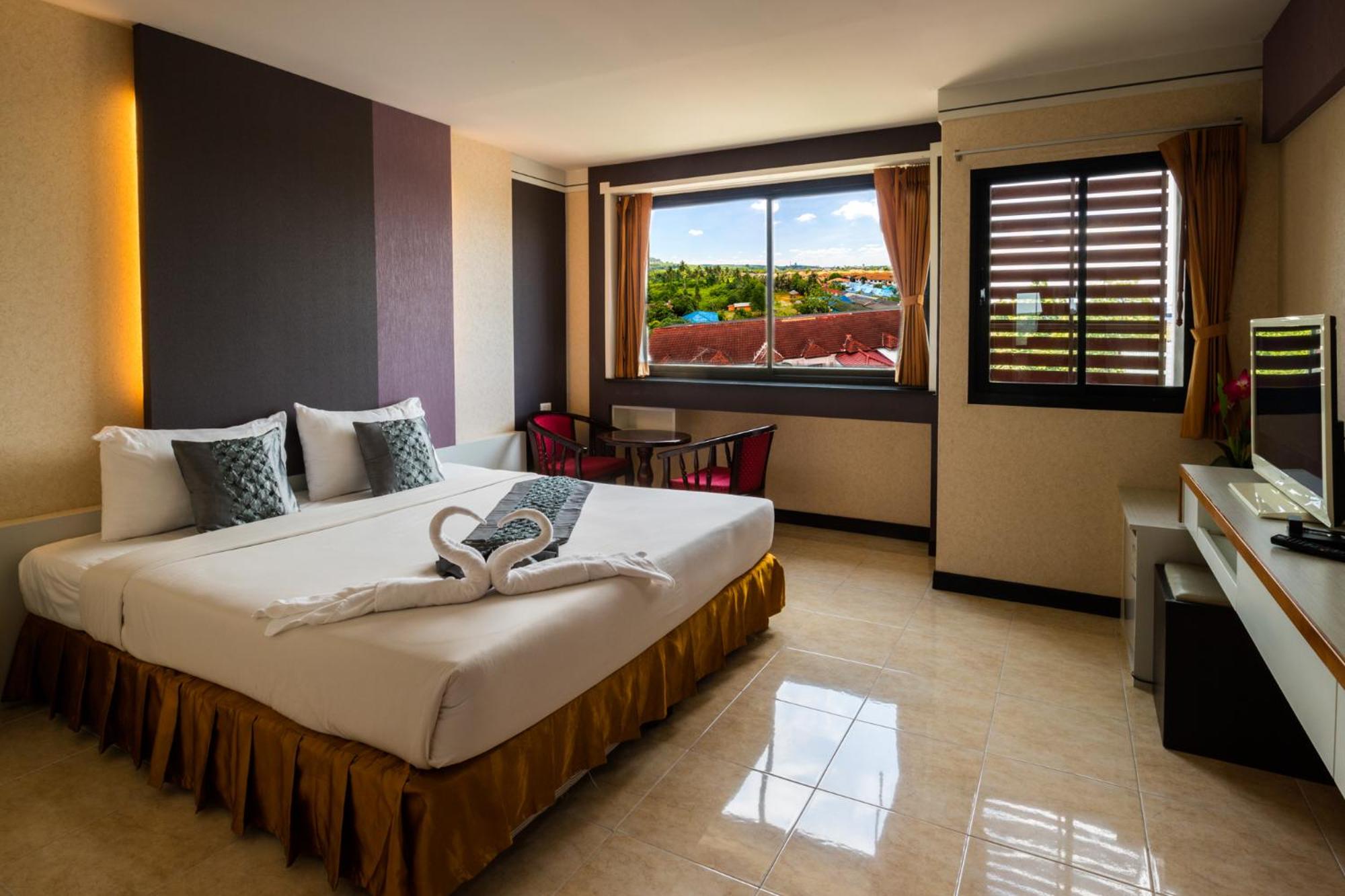 Deluxe King Room photo 1