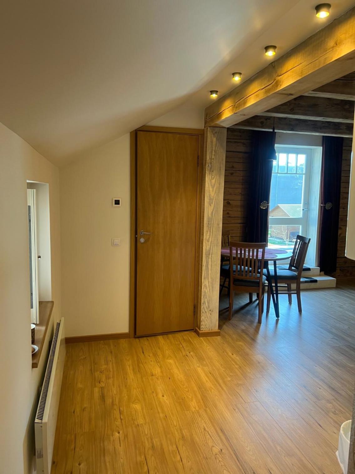 Studio with Balcony - Photo 4