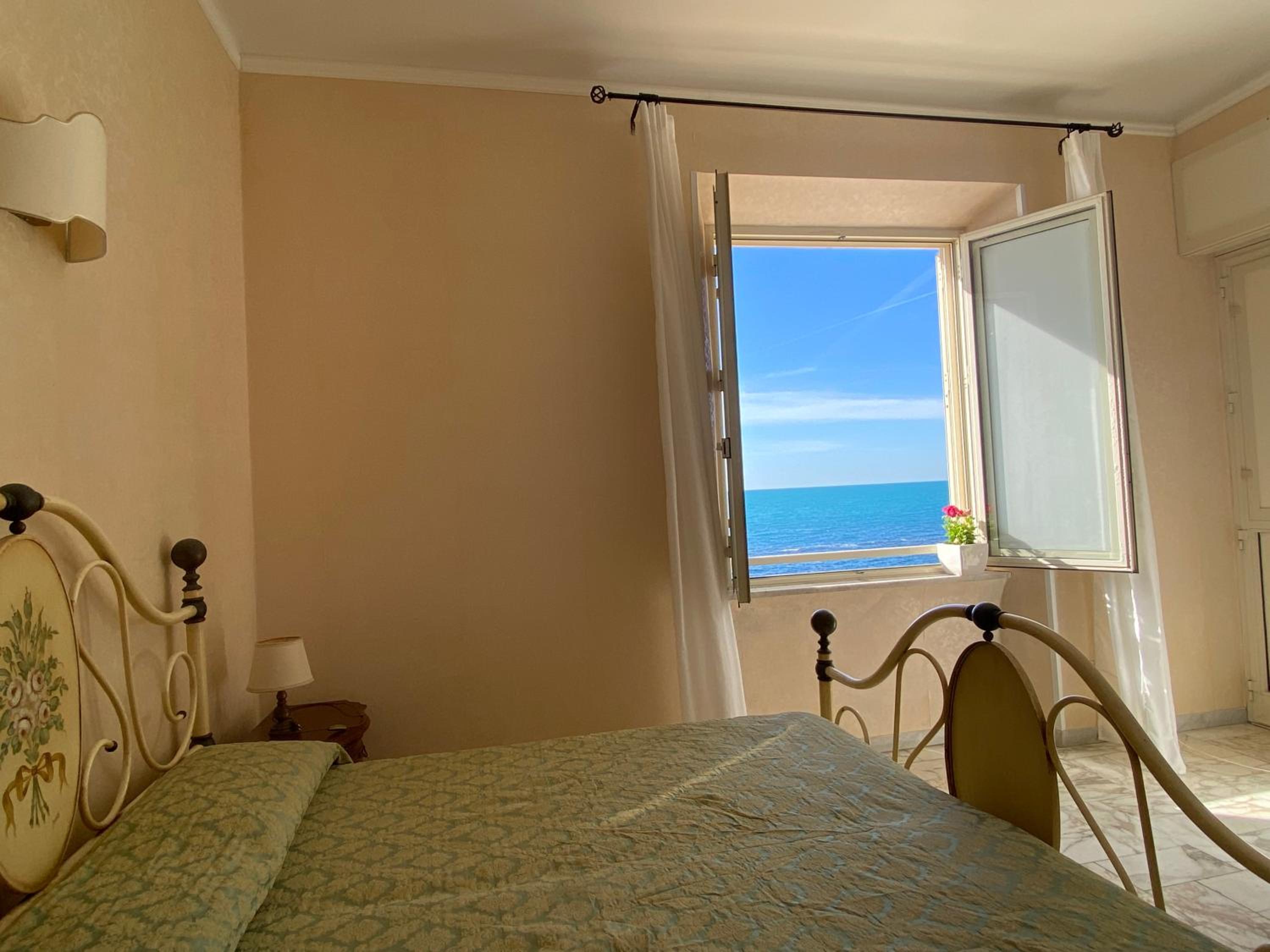 Double Room with Sea View photo 1