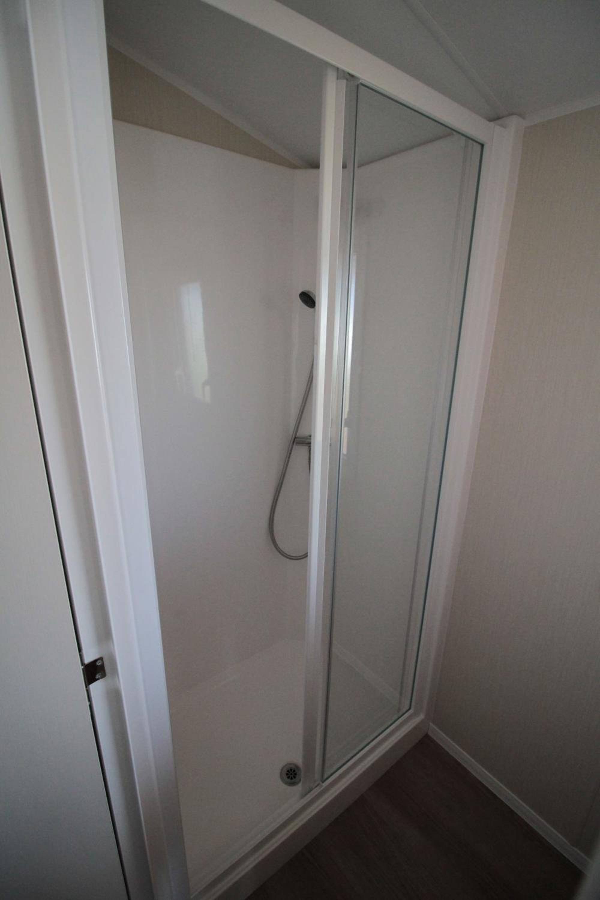 Mobile Home - Photo 11