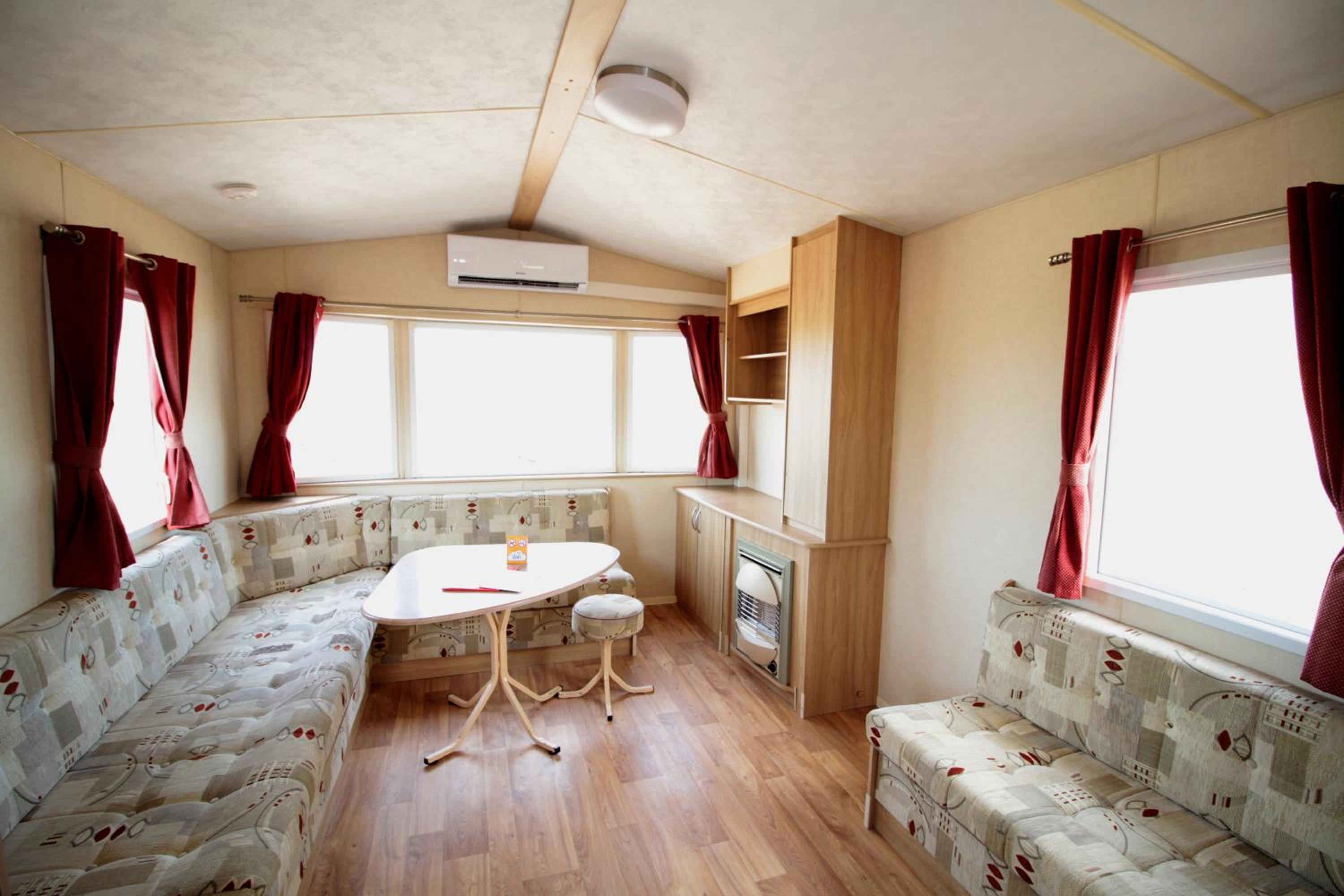 Mobile Home - Photo 4