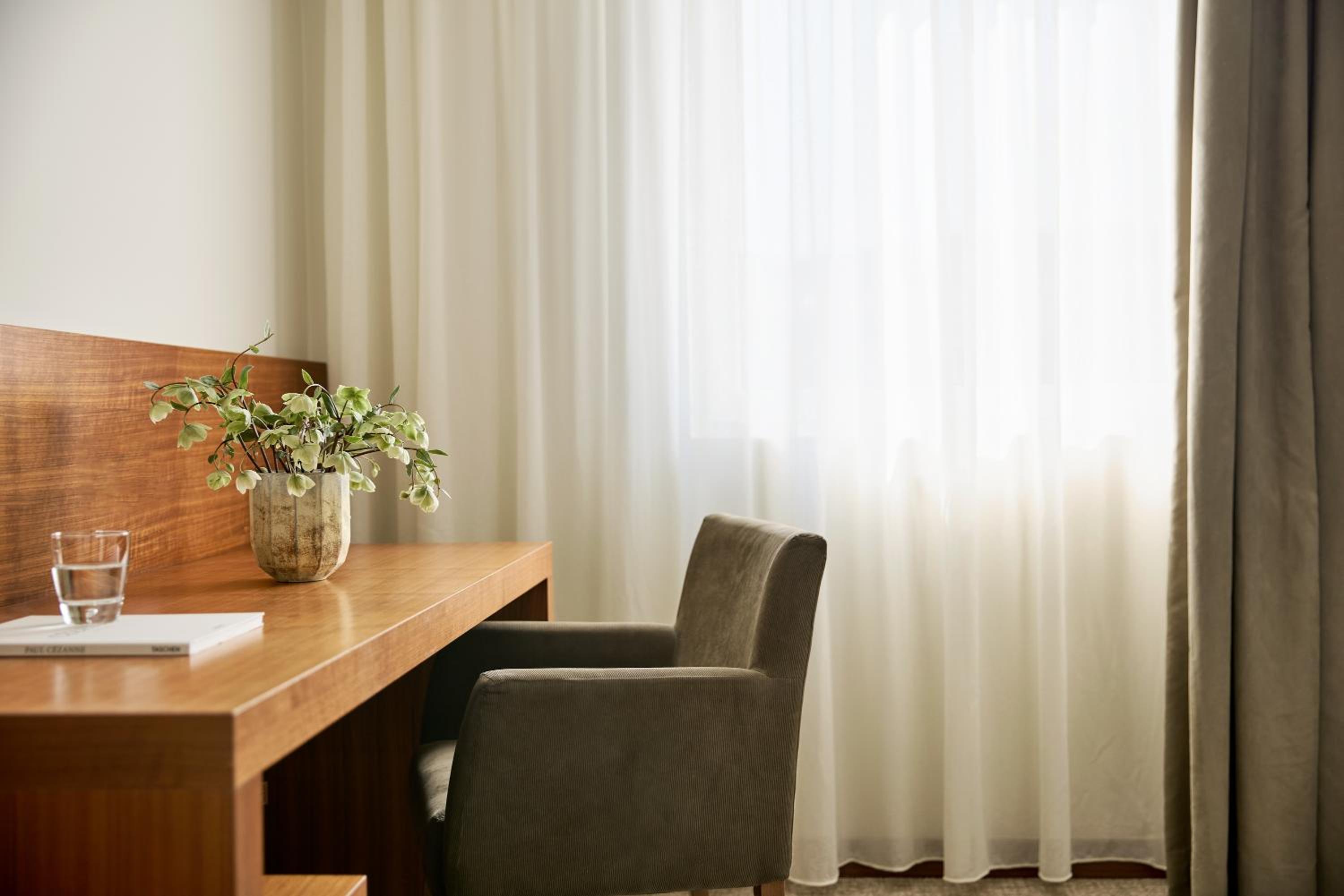 Superior Double or Twin Room with City View - Photo 2