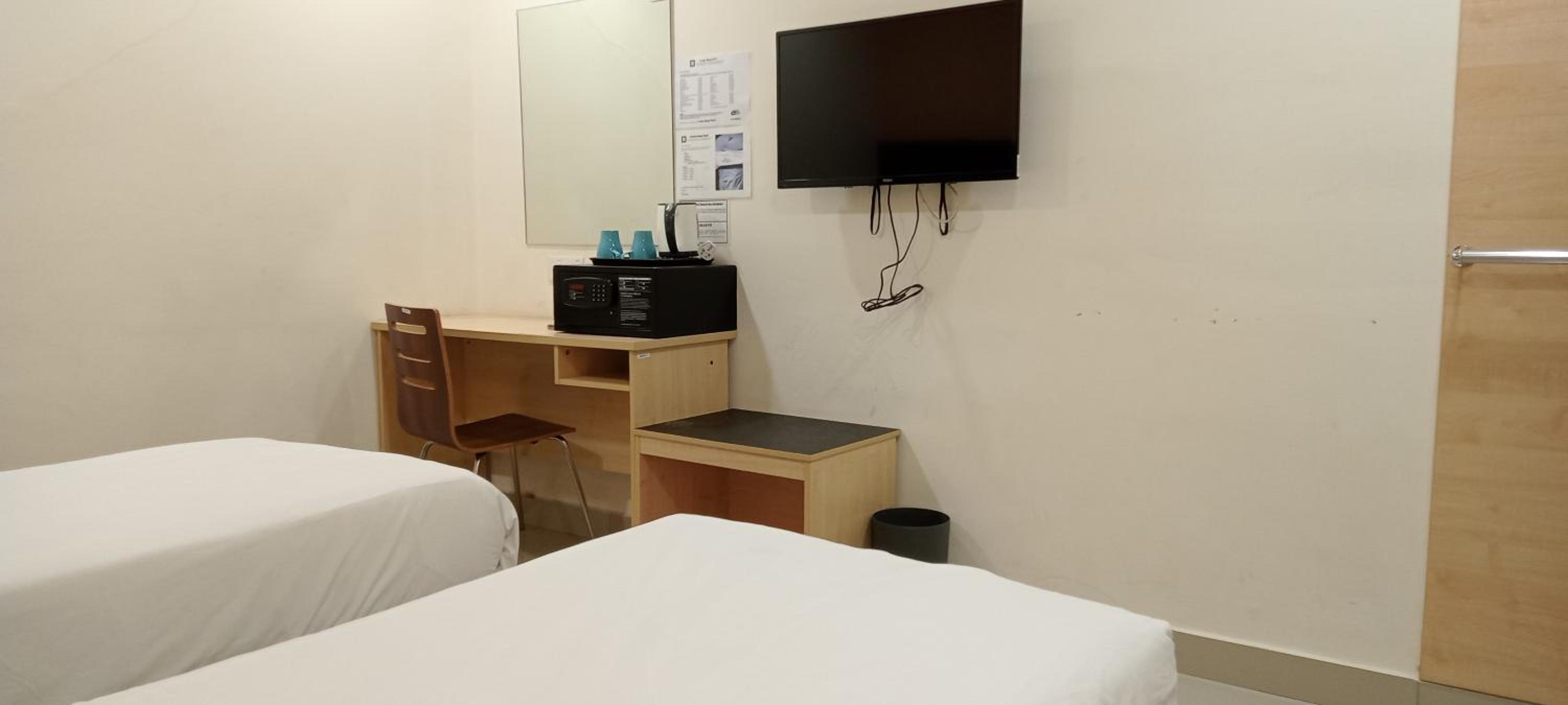 Standard Twin Room photo 2