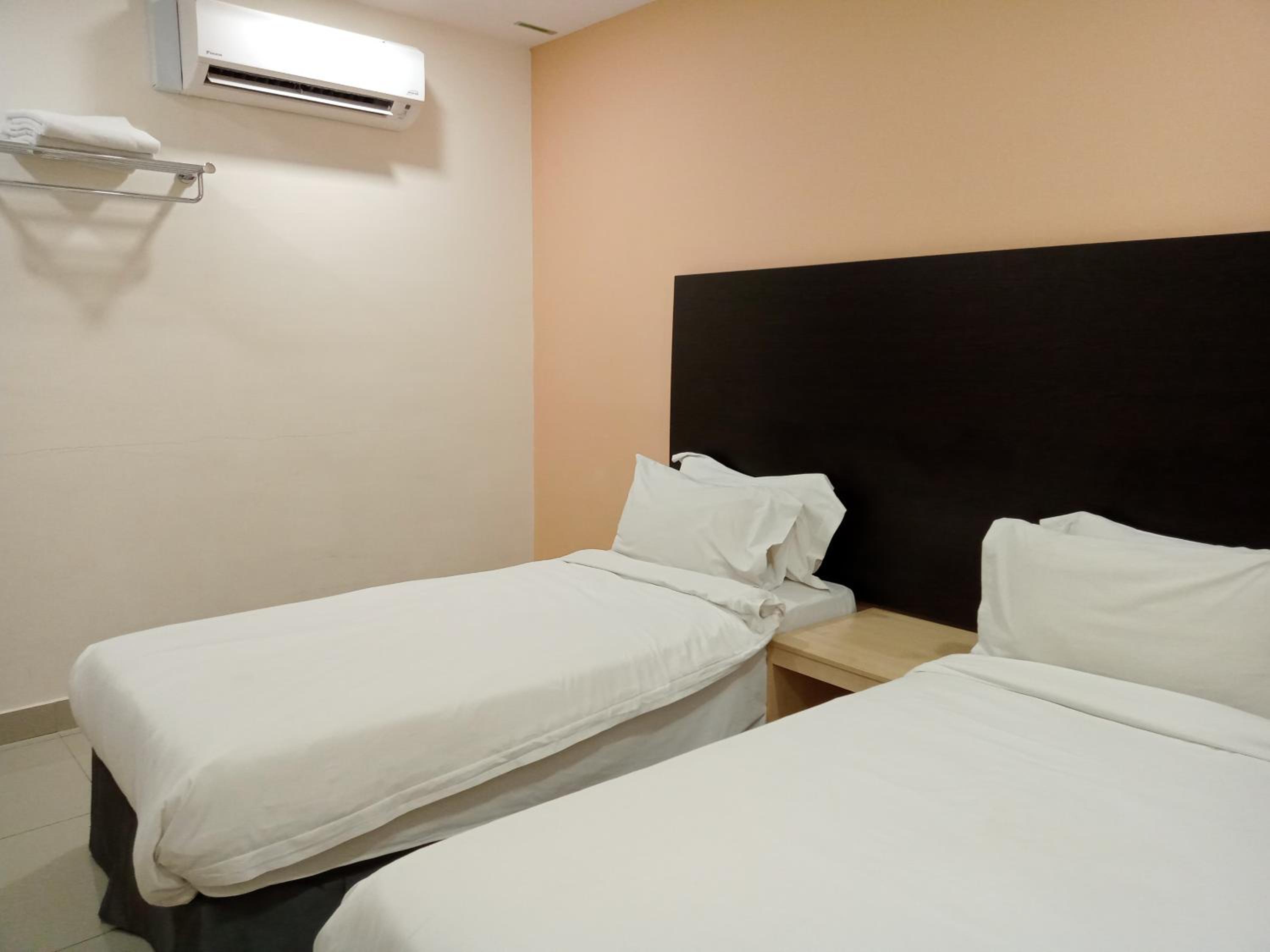Standard Twin Room photo 2