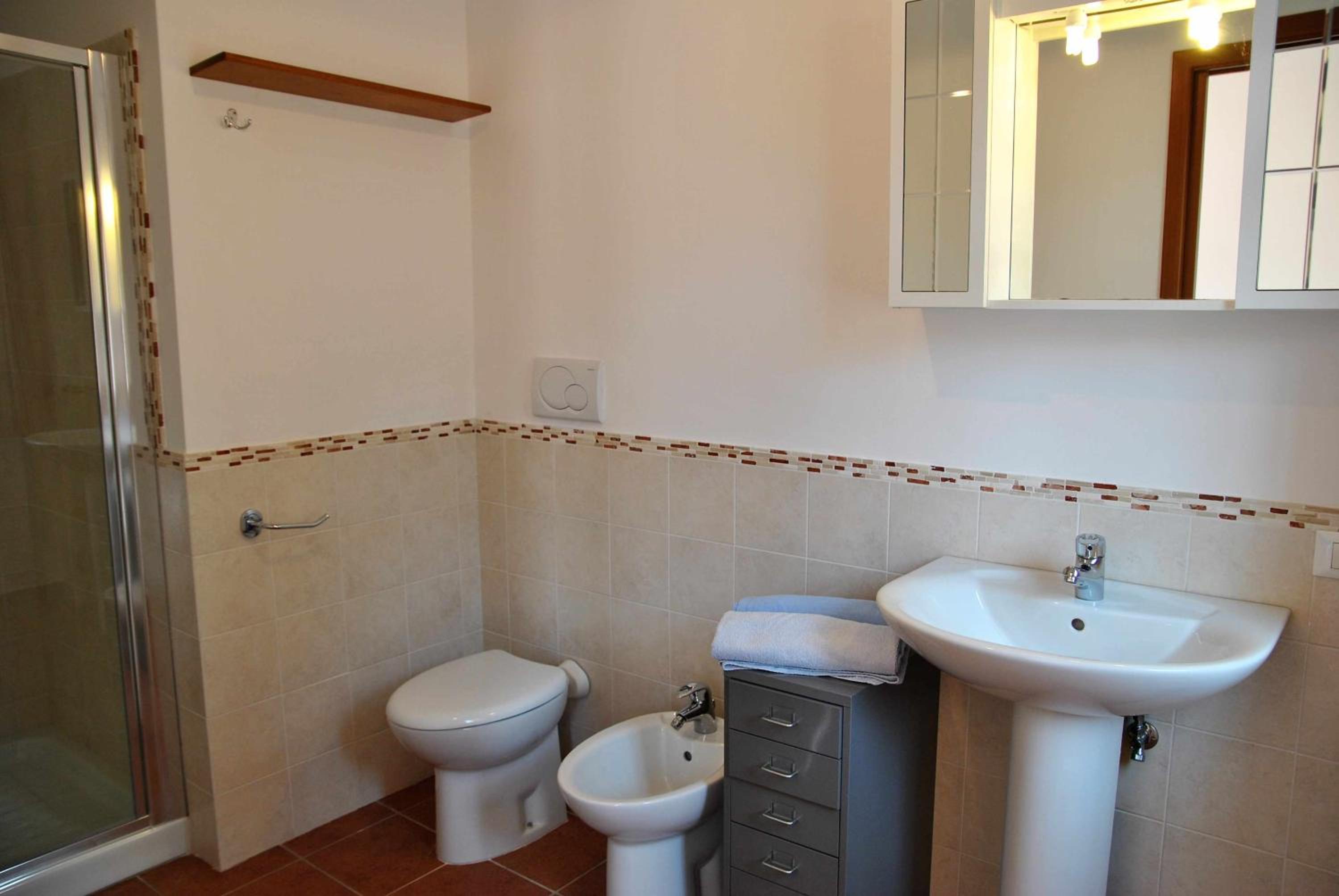 Two-Bedroom House - Photo 32