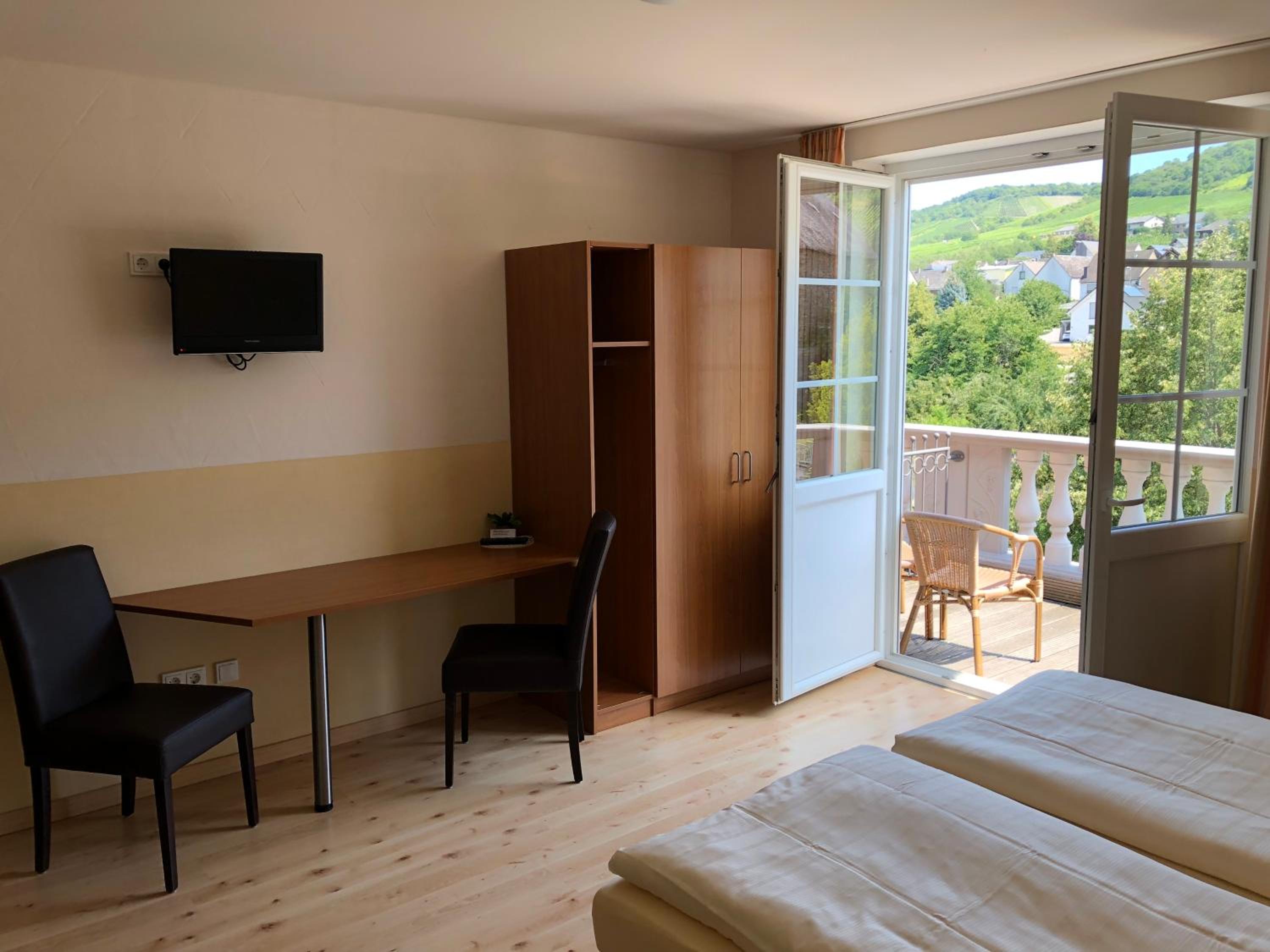 Double Room with Balcony photo 3