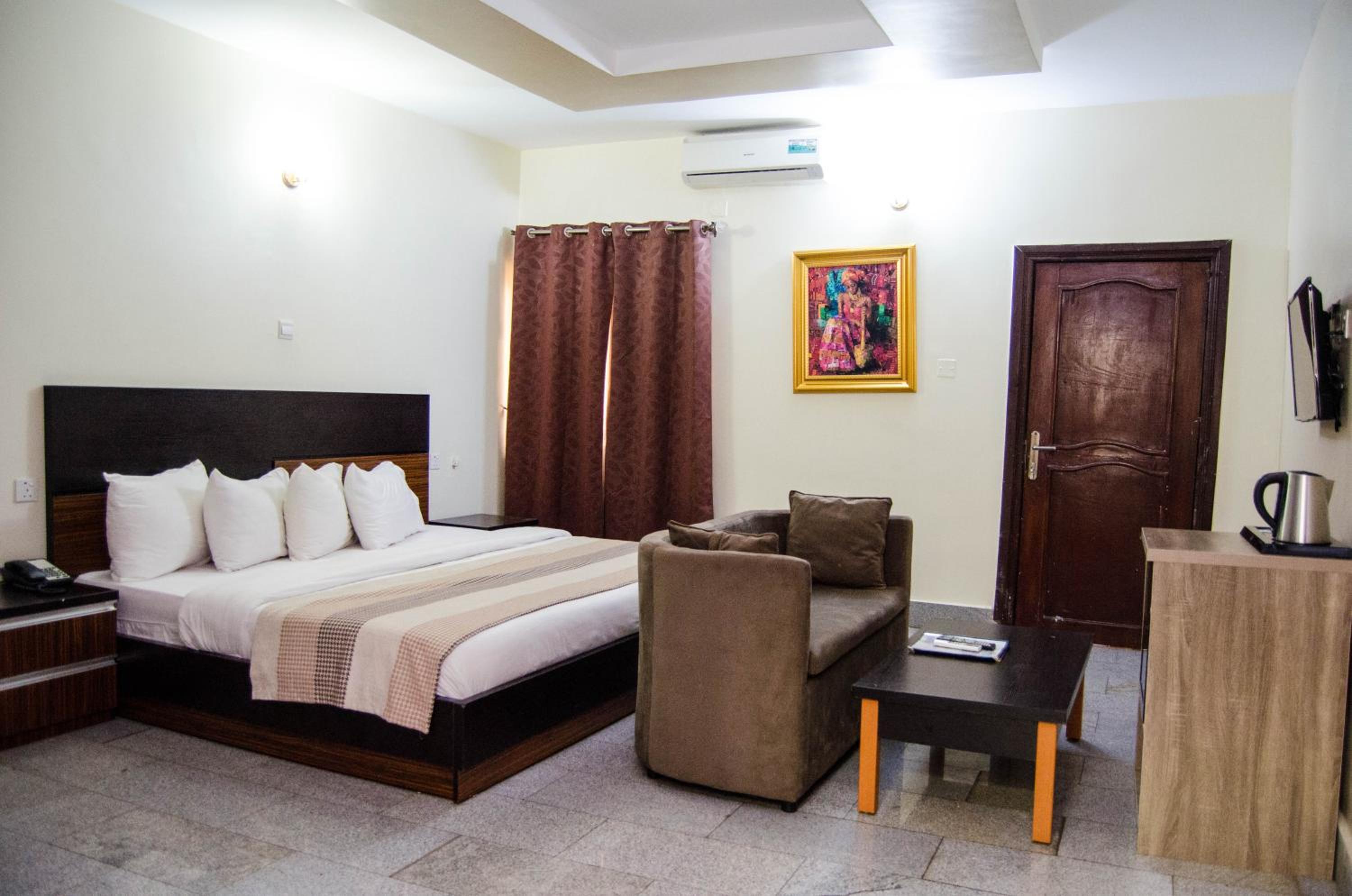 Standard Queen Room